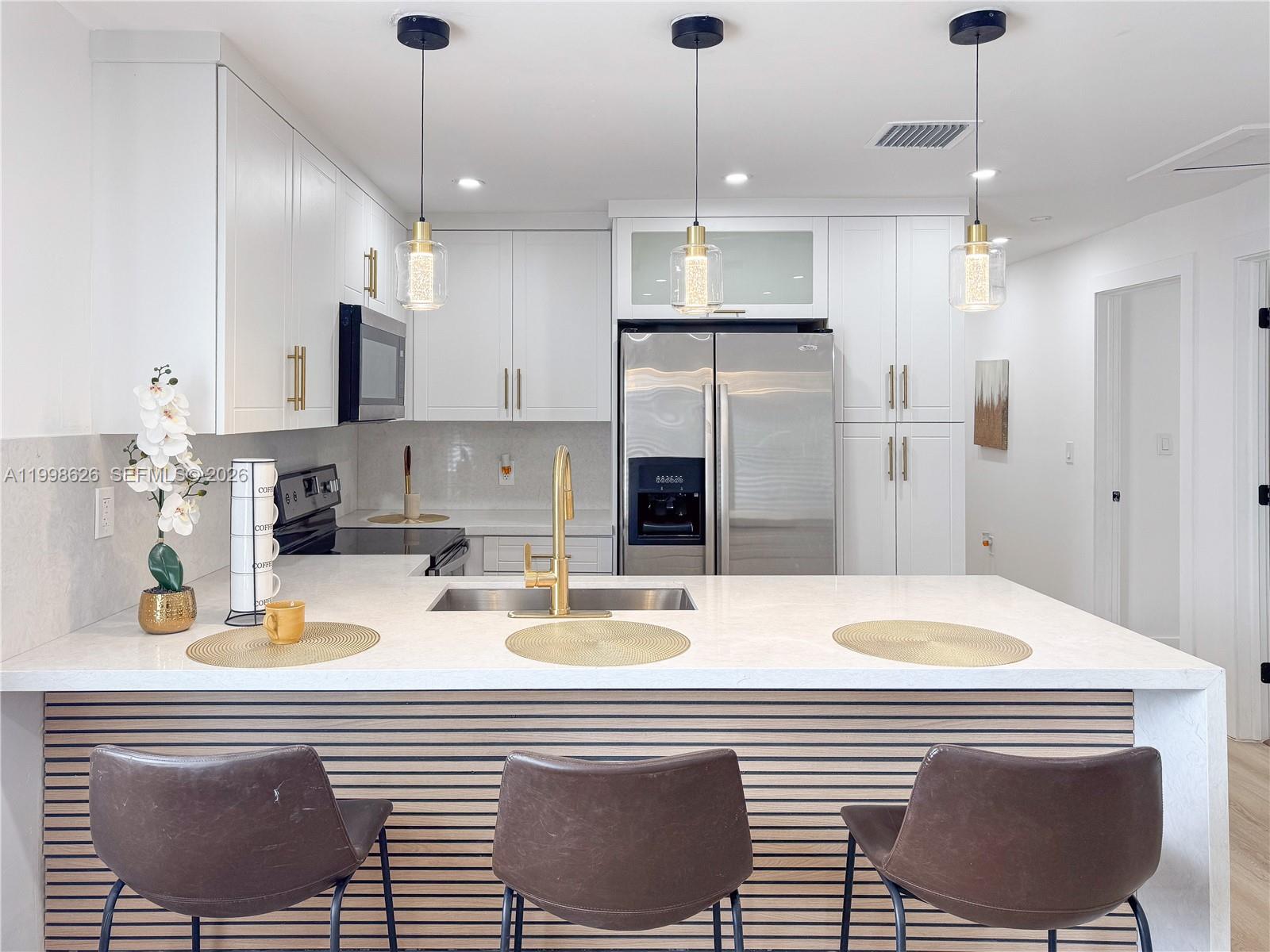 HOME OWNERS PARADISE - Residential