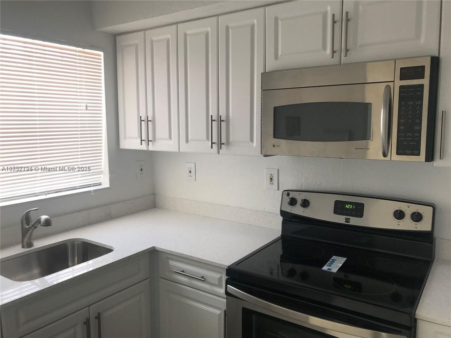 Income generating three bedroom unit at Sunset Palm Villas 
Rented to government-secured tenant at $2,350, pending a rent increase approval of up to $3,000.
Currently on a month to month basis with a long term tenant that wishes to continue their residency.
Low HOA payments, great return on investment.