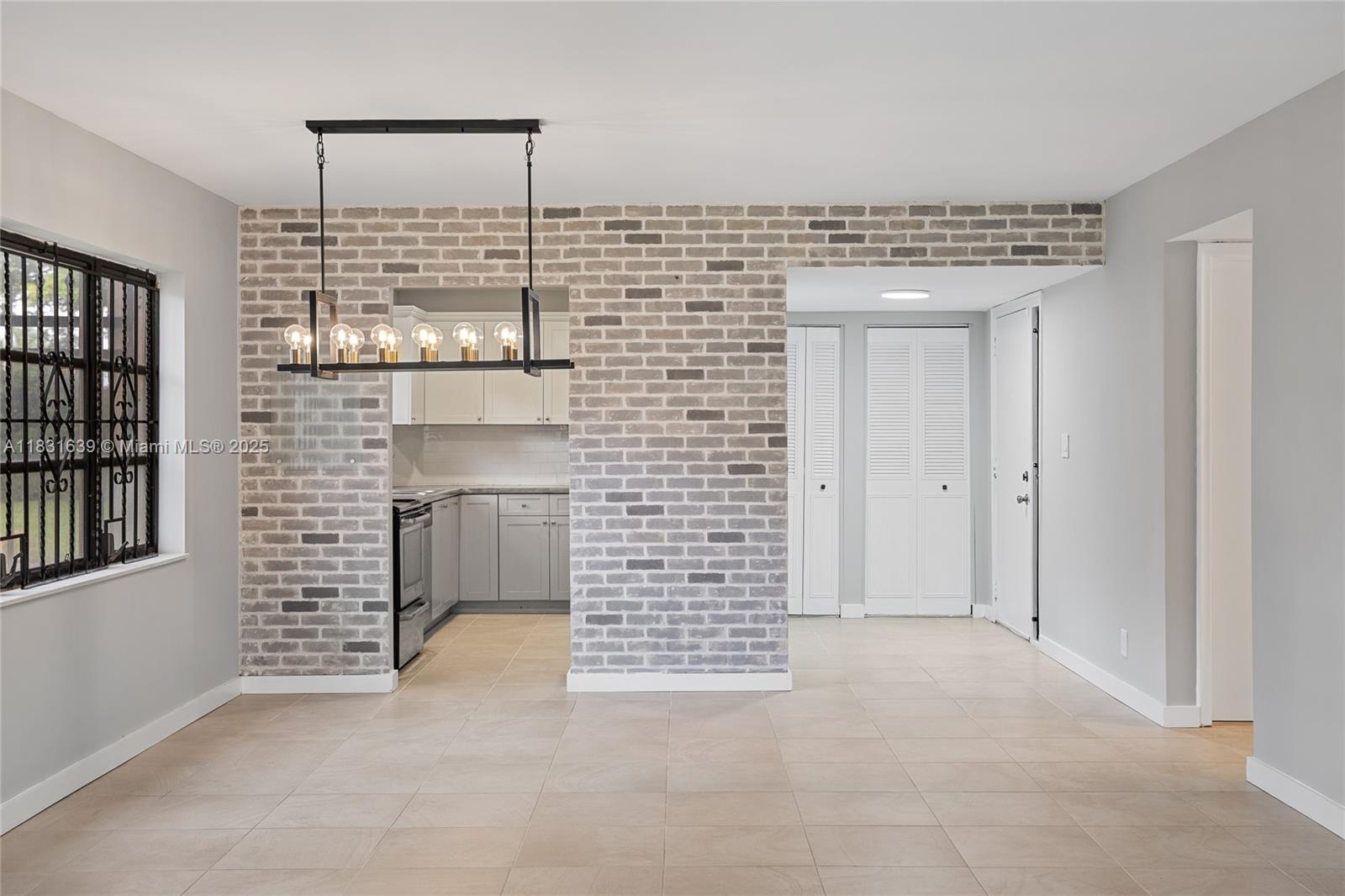 SPACIOUS 1 BEDROOM, 1.5 BATH CONDO. THIS BRIGHT UNIT FEATURES TILE FLOORS, AN UPDATED KITCHEN, AND A LARGE BALCONY OVERLOOKING THE GARDEN. ENJOY RESORT-STYLE AMENITIES INCLUDING A POOL, CLUBHOUSE. LOCATED MINUTES FROM AVENTURA MALL, BEACHES, MAJOR HIGHWAYS, AND SHOPPING. PERFECT FOR HOMEOWNERS. DON’T MISS THIS OPPORTUNITY!