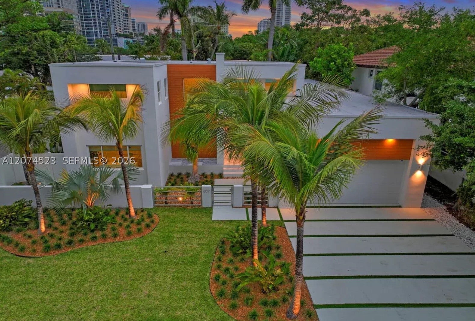 607 SE 6th St