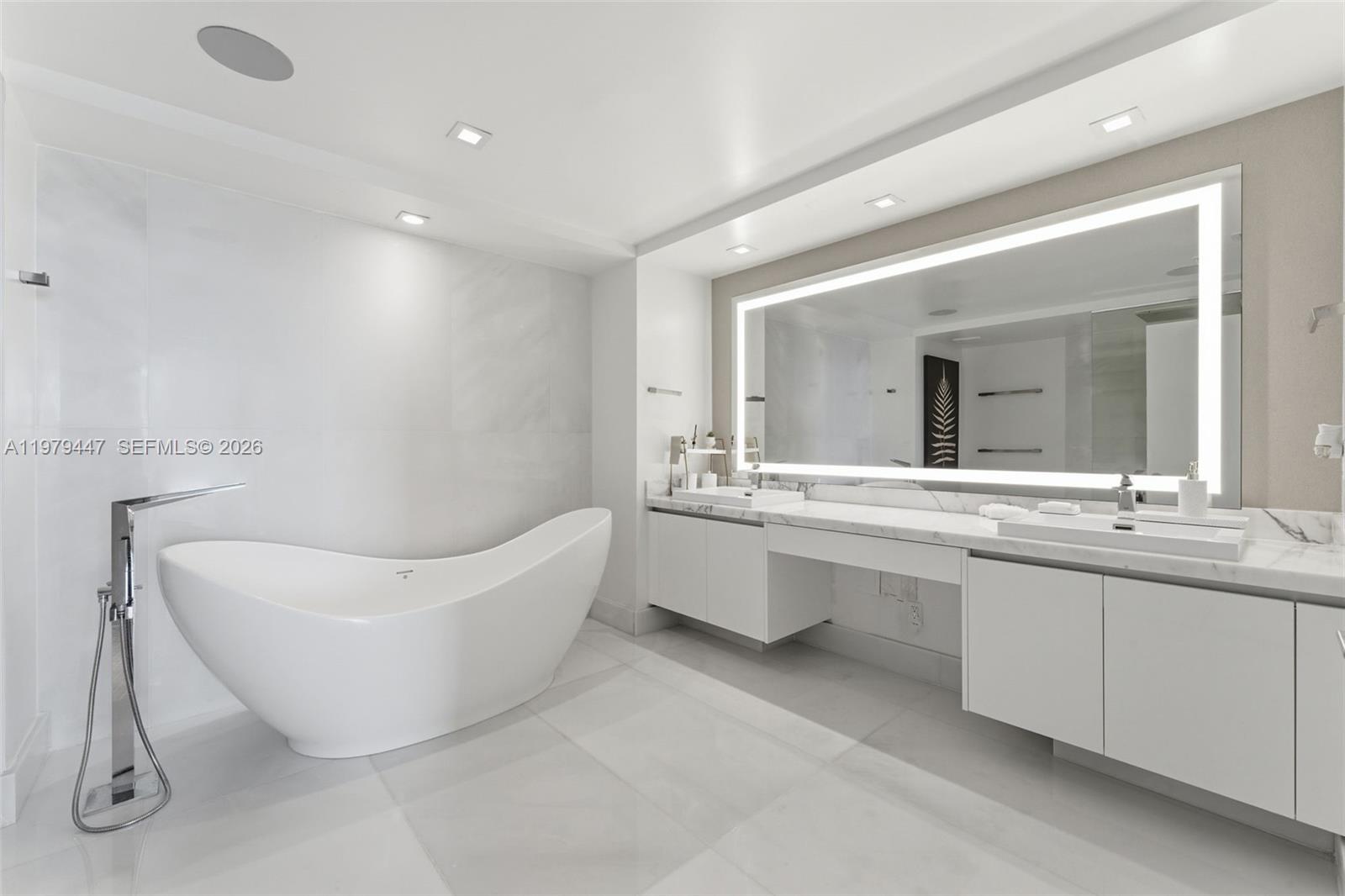 PARQUE TOWERS CONDO - Residential