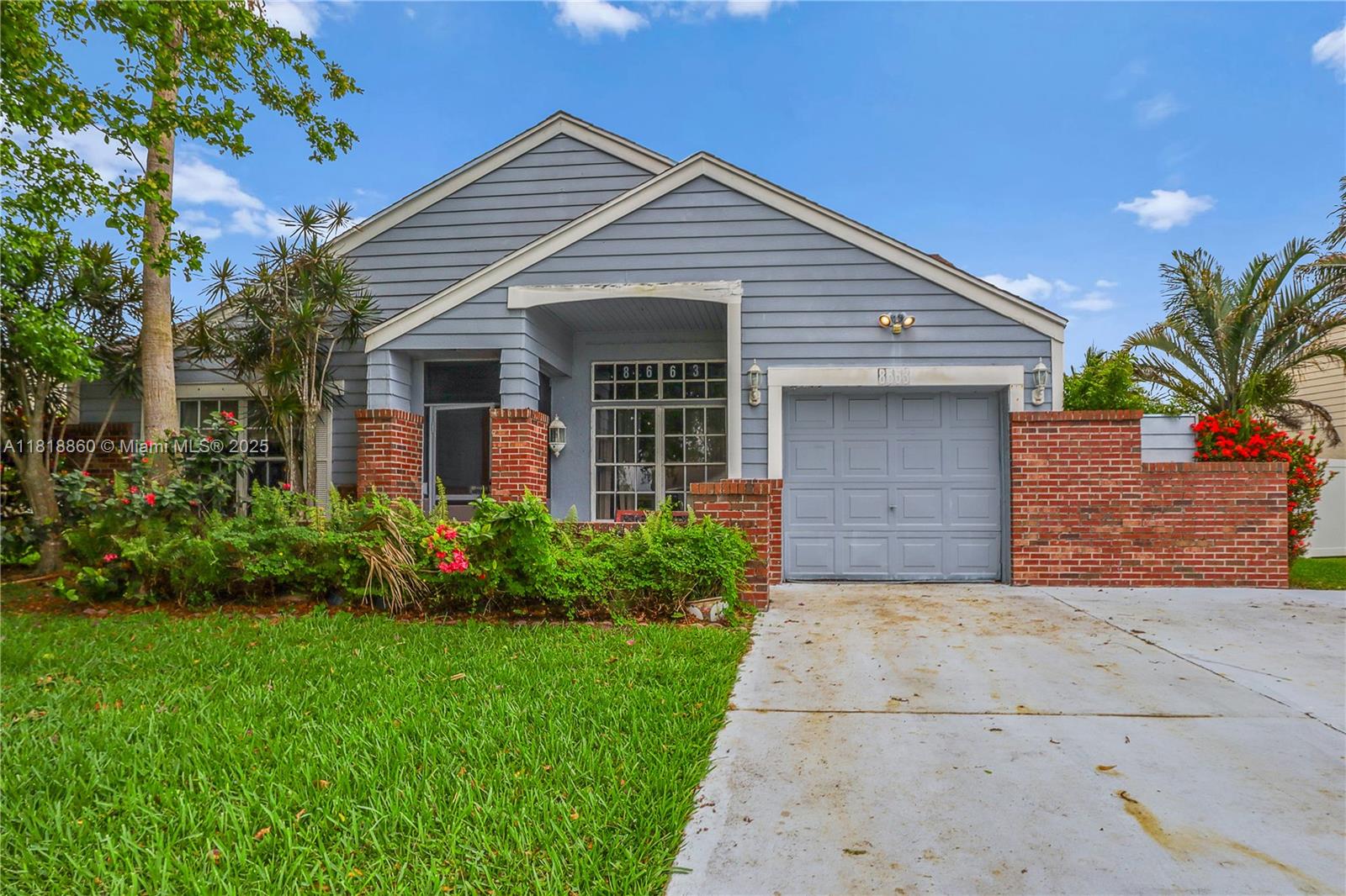 Clean instant equity single family home in the heart of Boynton Beach! Property is sold in AS IS condition
https://my.matterport.com/show/?m=2C37bZefvGW