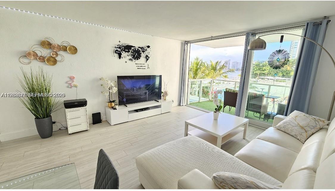 MIRADOR 1000 - Residential Lease