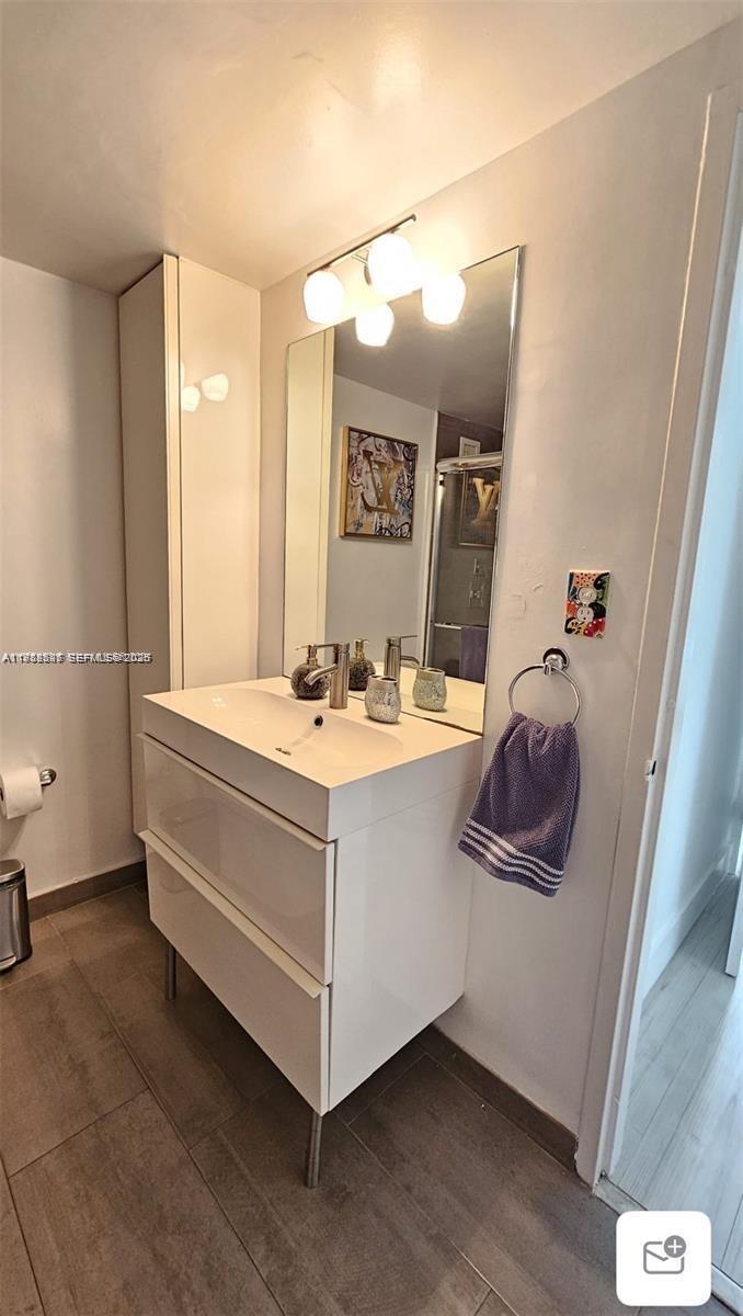 MIRADOR 1000 - Residential Lease