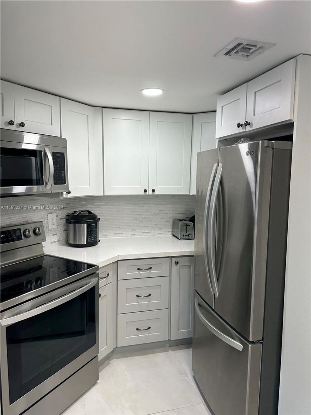 Photo of 931 SW 112th Ter #061, Pembroke Pines, FL 33025 (MLS # A11688224)