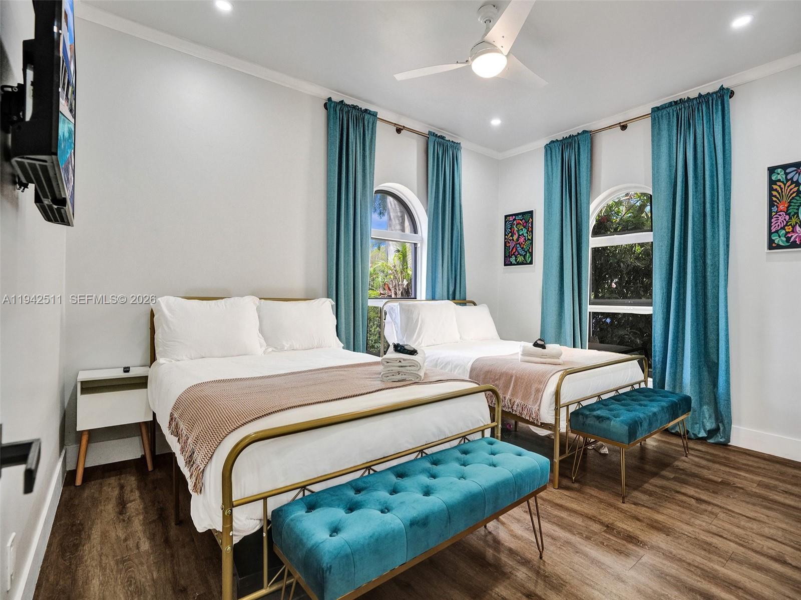 HOLLYWOOD LAKES SECTION - Residential