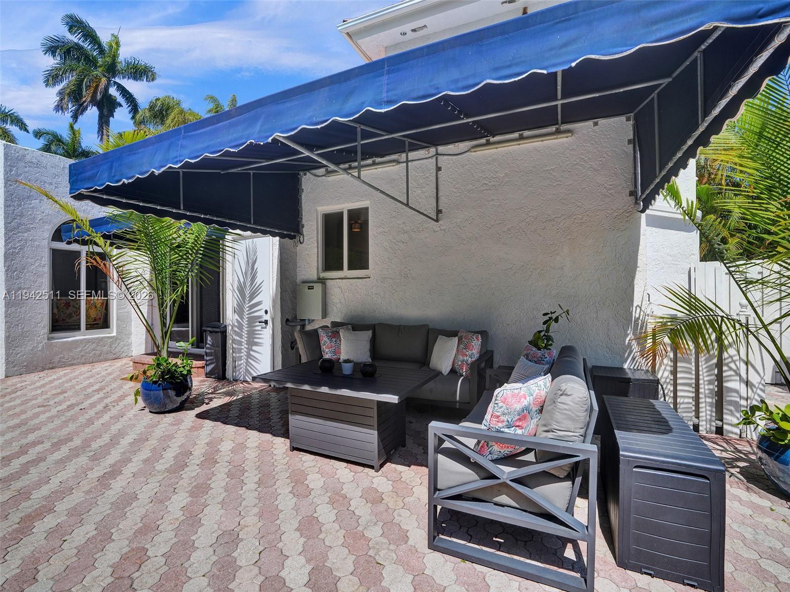 HOLLYWOOD LAKES SECTION - Residential