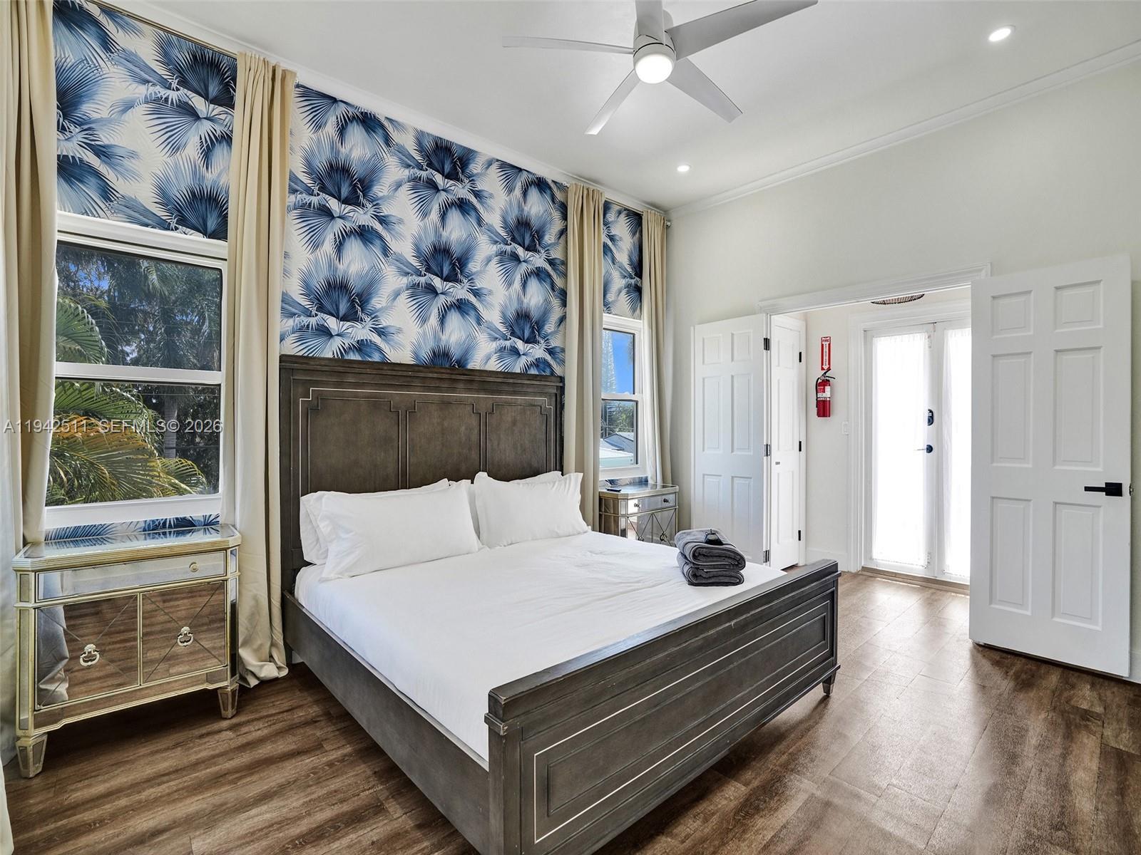 HOLLYWOOD LAKES SECTION - Residential