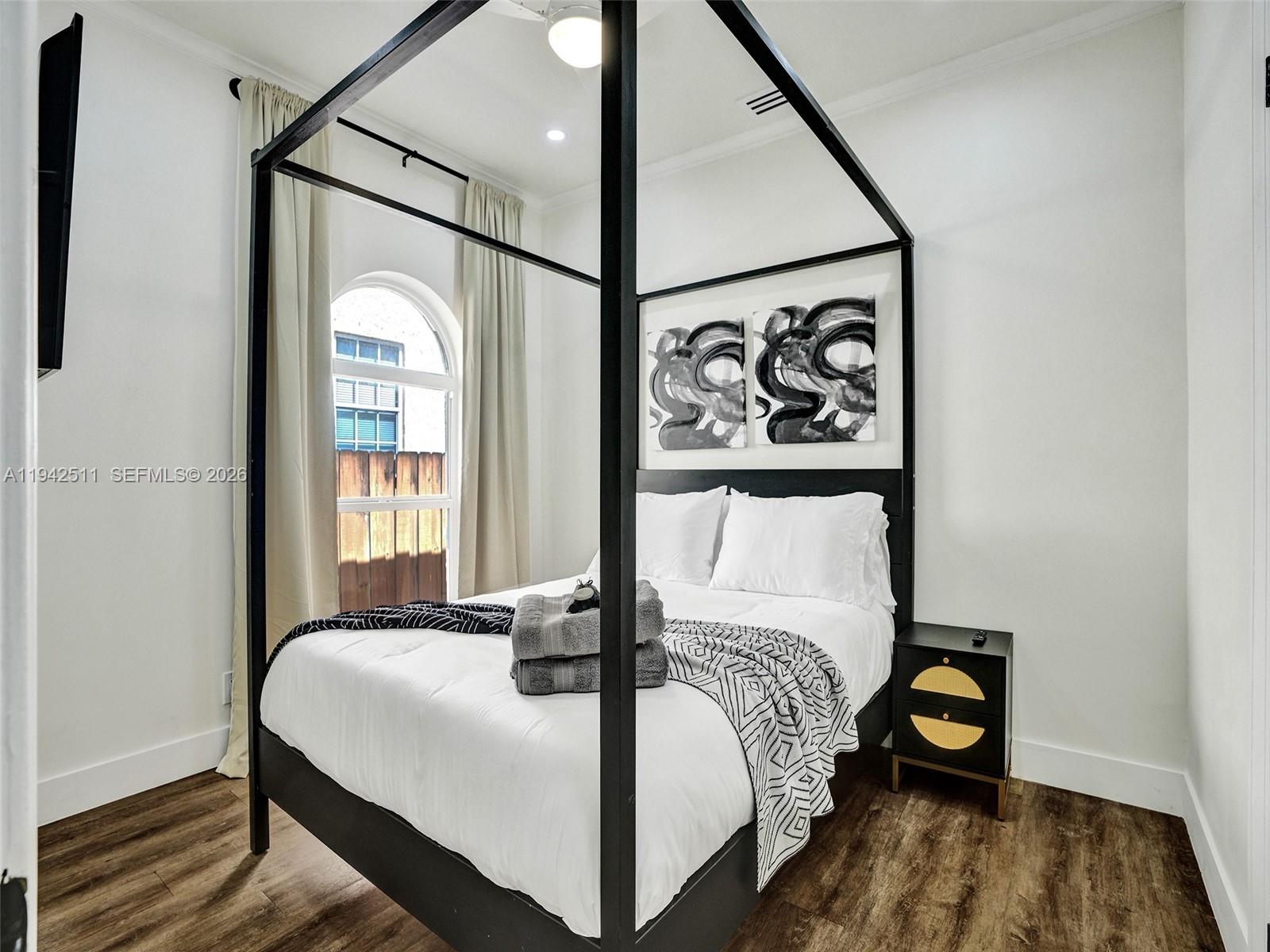 HOLLYWOOD LAKES SECTION - Residential