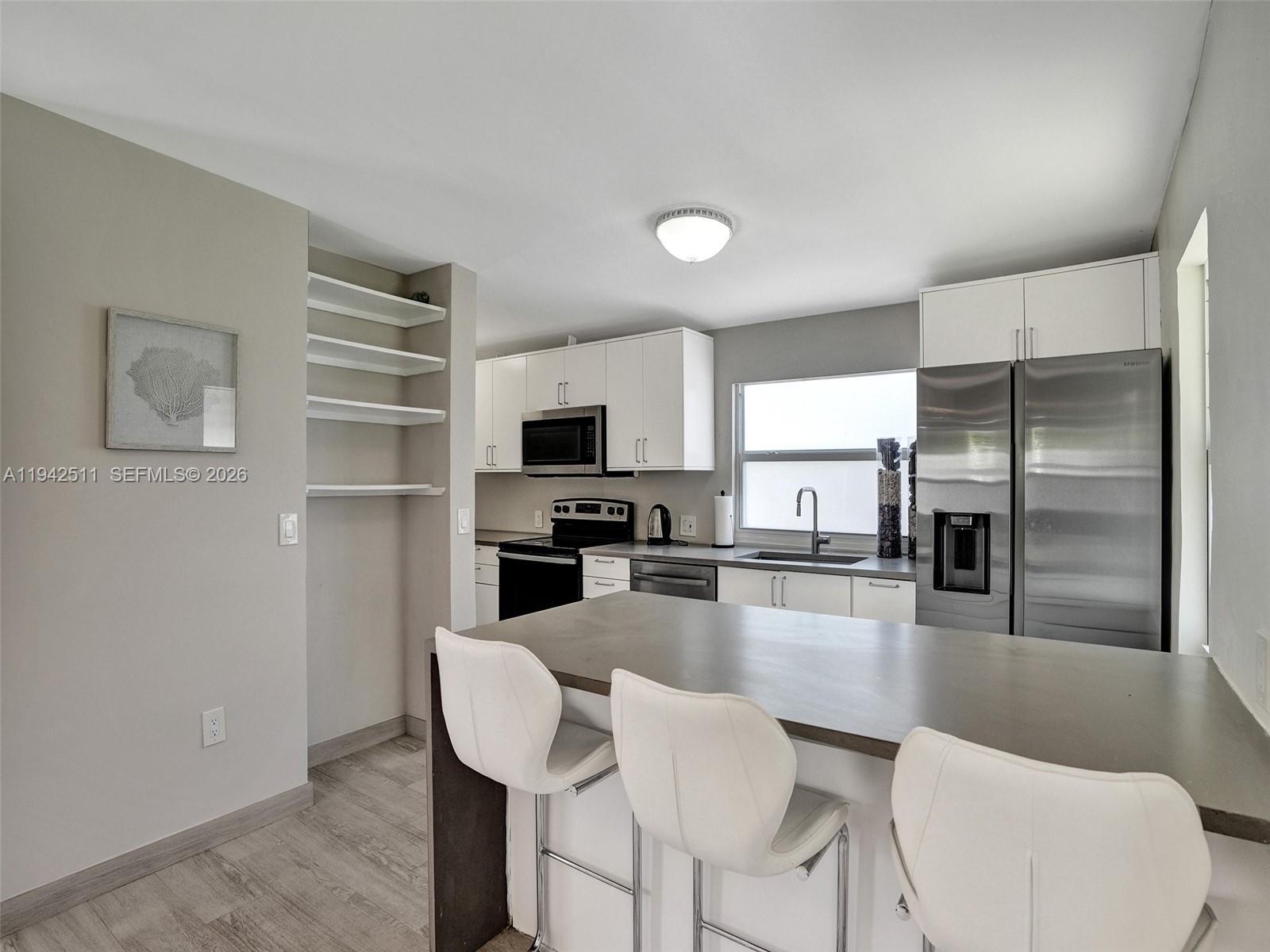 HOLLYWOOD LAKES SECTION - Residential