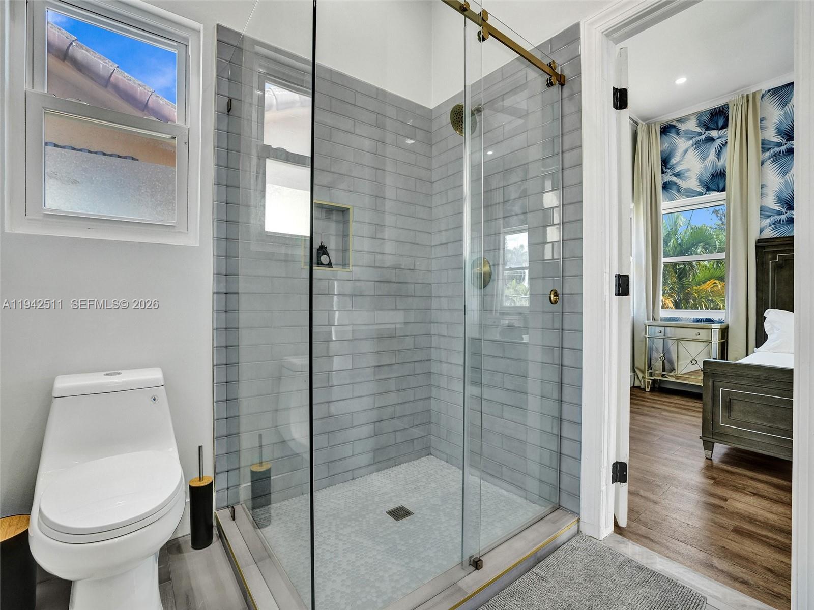 HOLLYWOOD LAKES SECTION - Residential