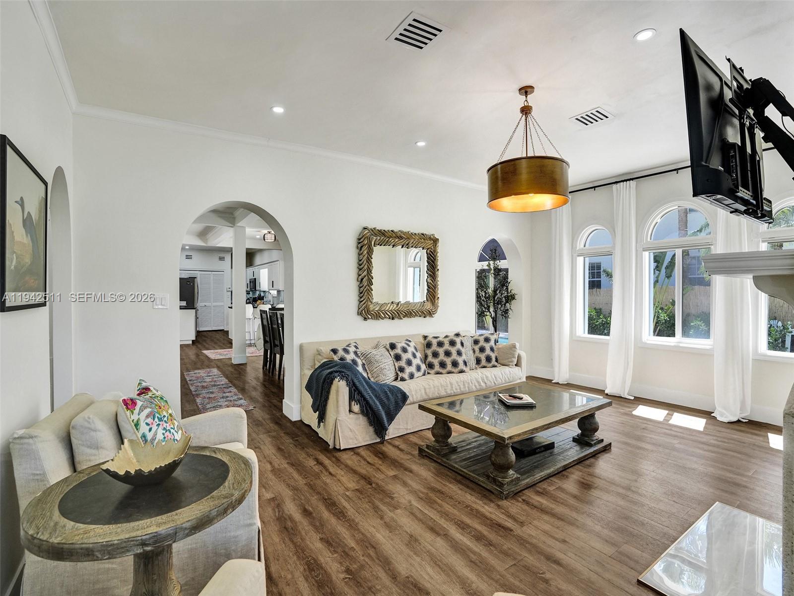 HOLLYWOOD LAKES SECTION - Residential