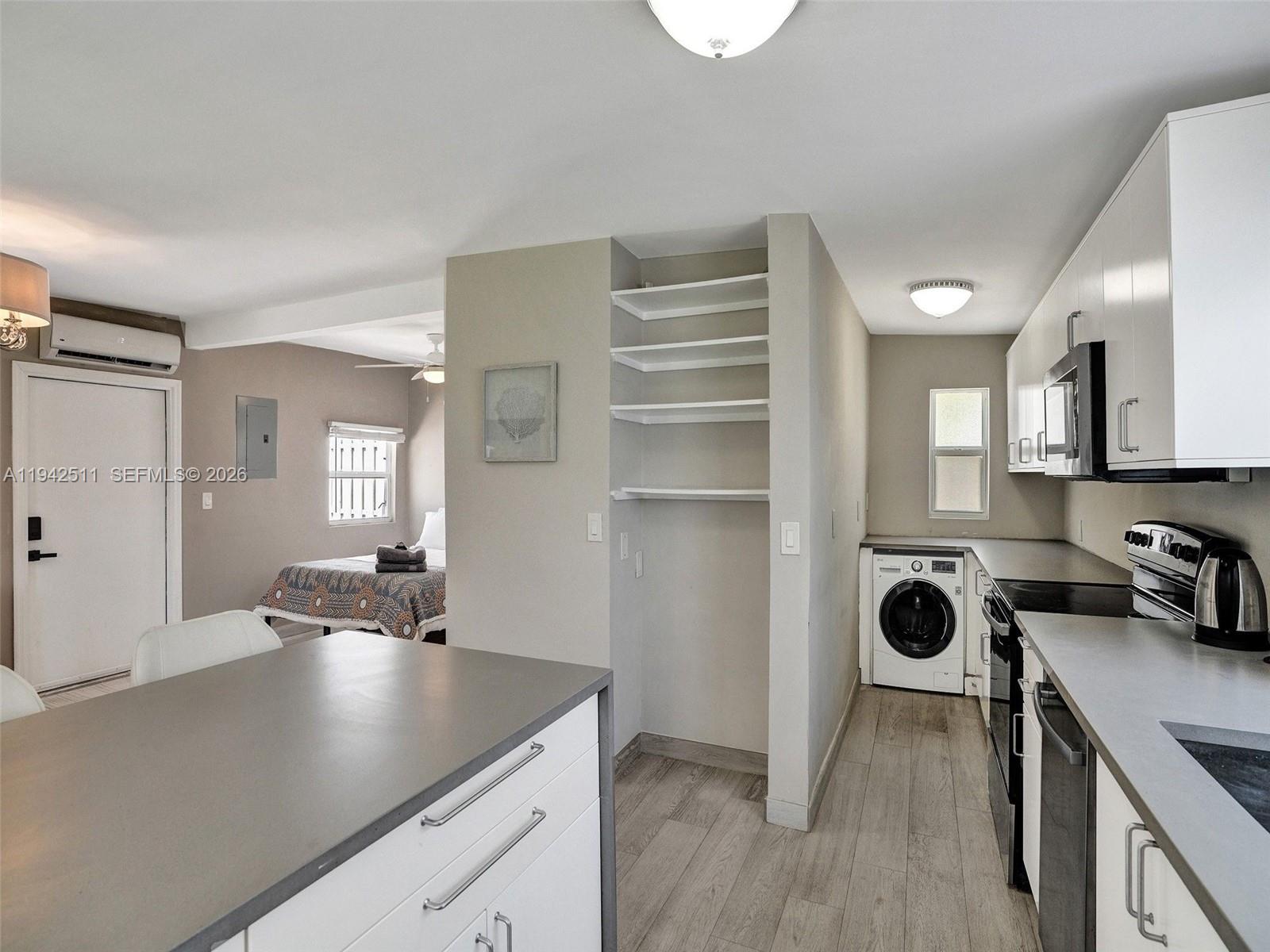 HOLLYWOOD LAKES SECTION - Residential