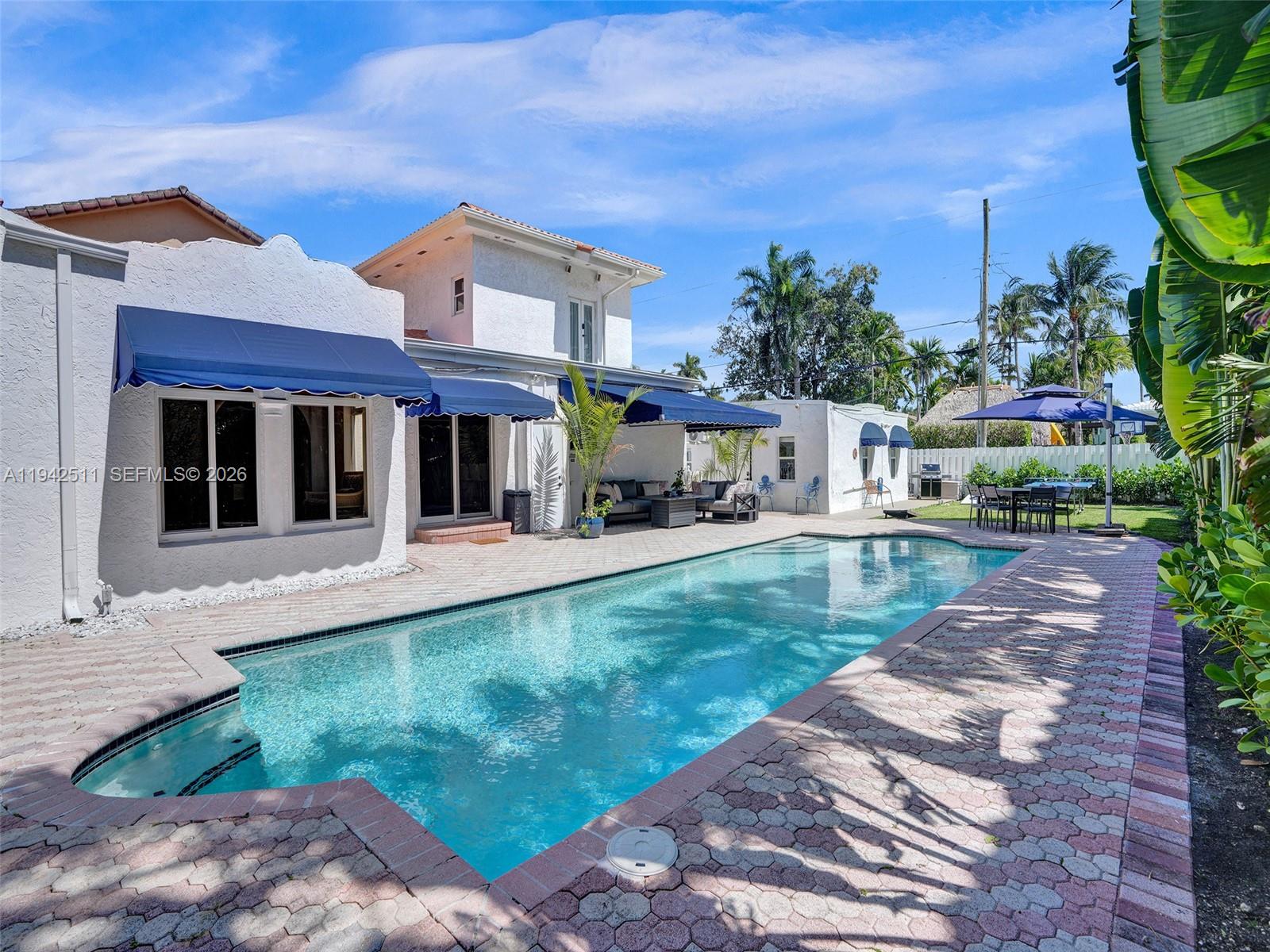 HOLLYWOOD LAKES SECTION - Residential