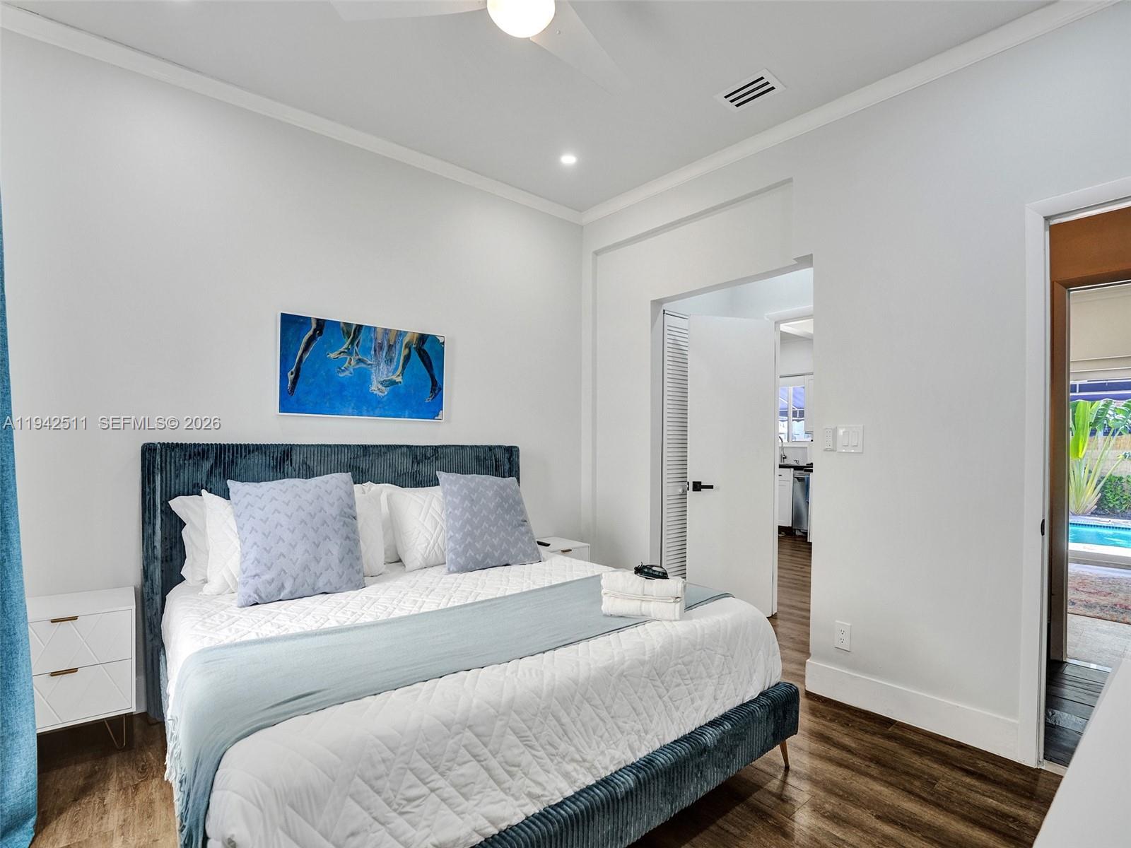 HOLLYWOOD LAKES SECTION - Residential