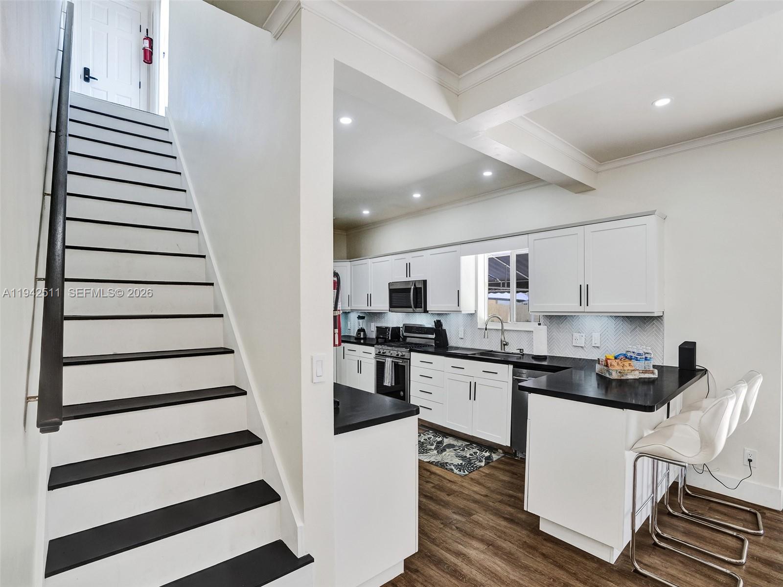 HOLLYWOOD LAKES SECTION - Residential