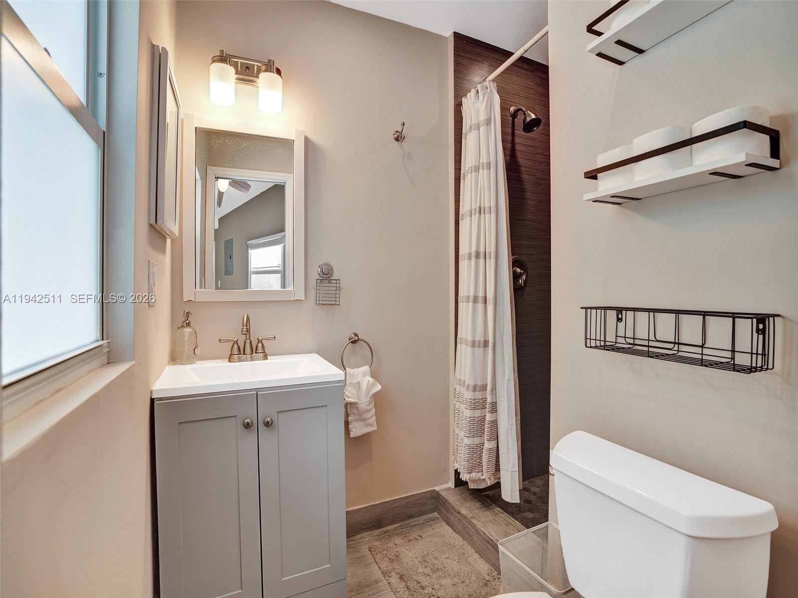 HOLLYWOOD LAKES SECTION - Residential