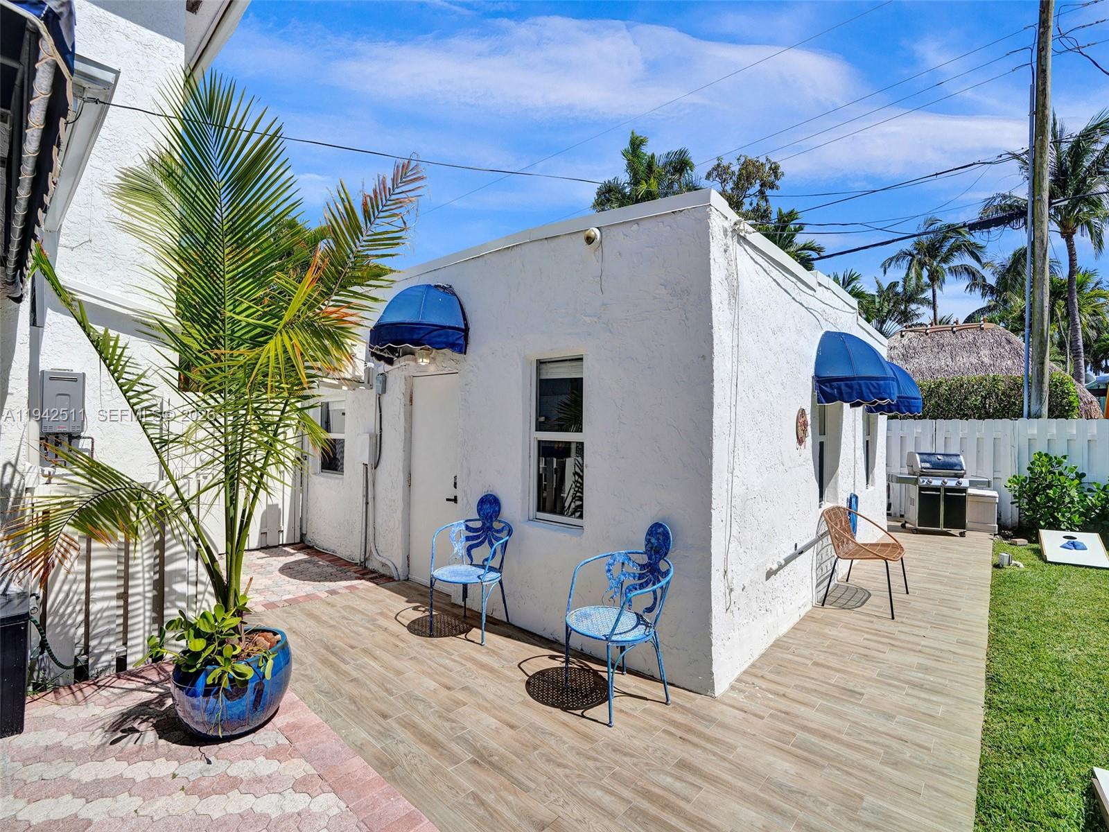 HOLLYWOOD LAKES SECTION - Residential