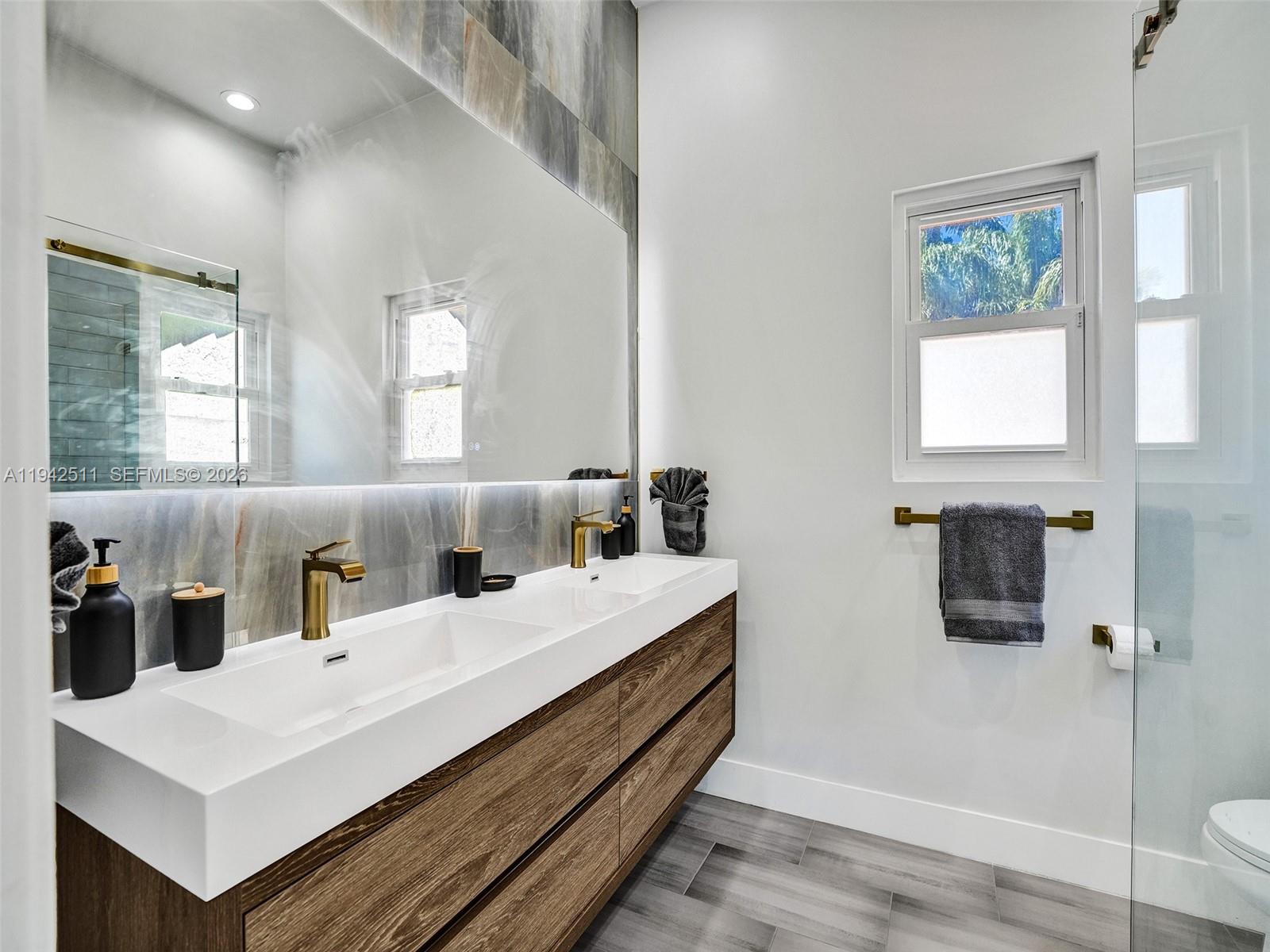 HOLLYWOOD LAKES SECTION - Residential