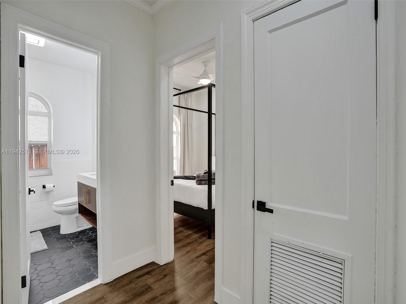 HOLLYWOOD LAKES SECTION - Residential