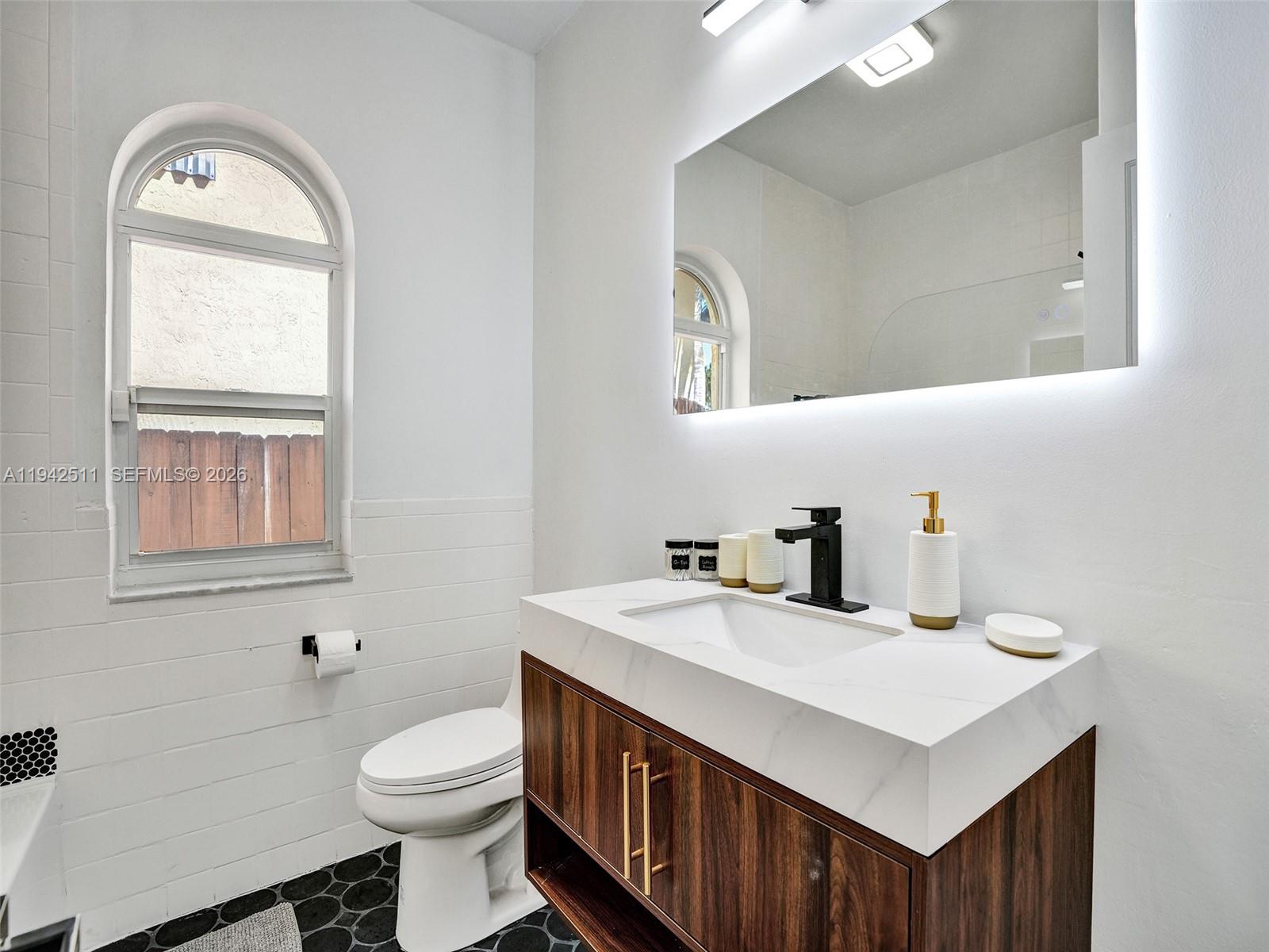 HOLLYWOOD LAKES SECTION - Residential