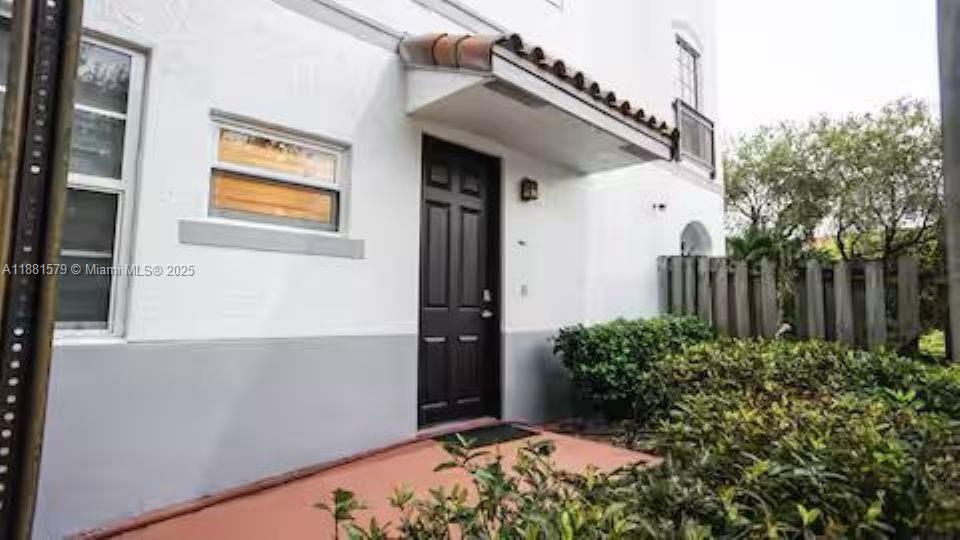 Modern and stylish 2-bed, 2-bath with One car garage corner villa in the desirable Villas de Tuscany, on the Davie/Weston border. Enjoy a brand-new kitchen with quartz countertops, modern cabinets, and stainless-steel appliances. The open layout brings in great natural light, and both bathrooms feature updated vanities and fixtures. Full-size washer/dryer and ample storage included. Quiet, well-kept community with clubhouse, pool, and jacuzzi. Prime location near top-rated schools, Sawgrass Mills, parks, and major highways. A turnkey opportunity in a highly sought-after neighborhood!