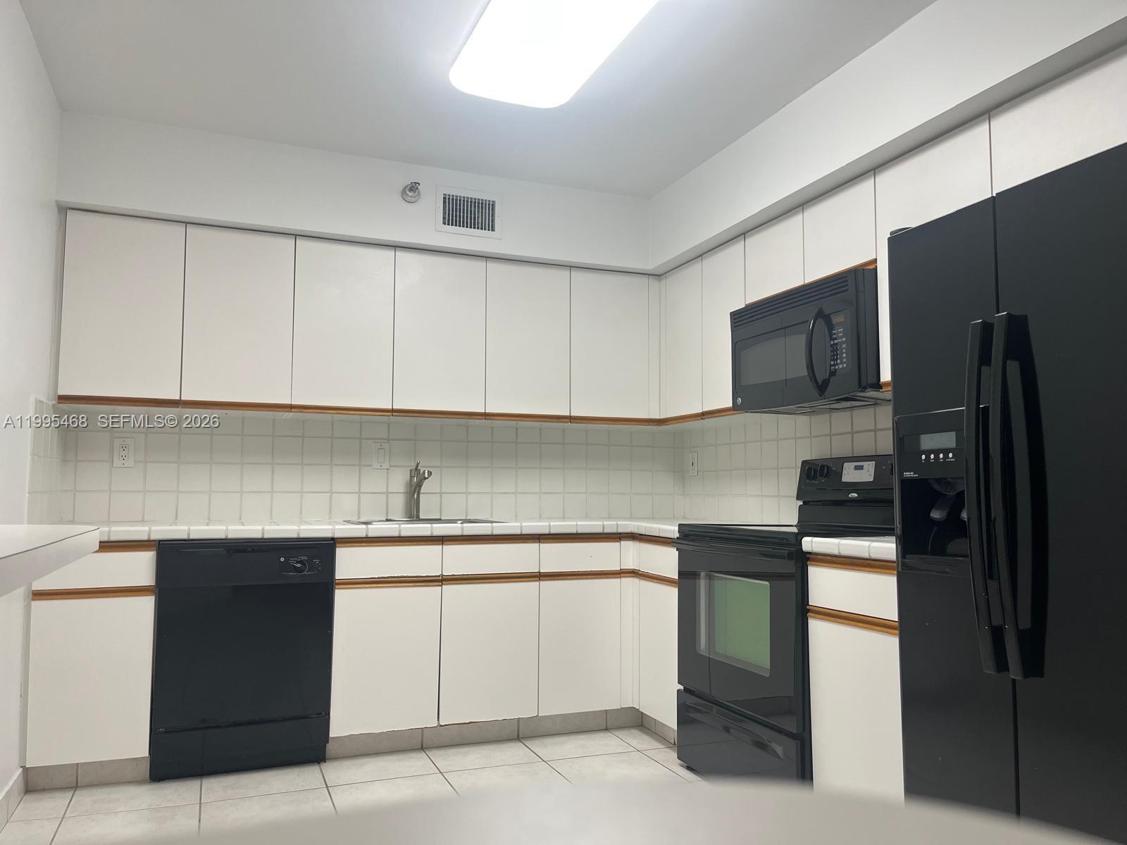 MYSTIC POINTE TOWER 500 C - Residential