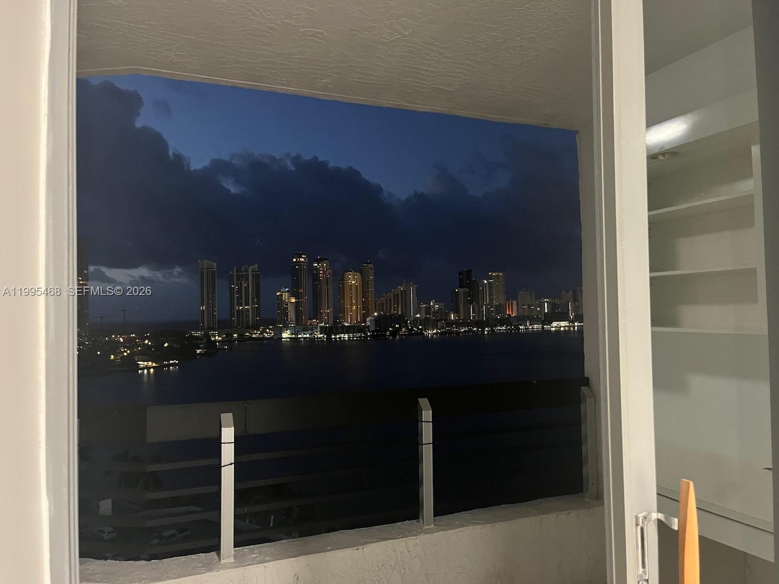 MYSTIC POINTE TOWER 500 C - Residential