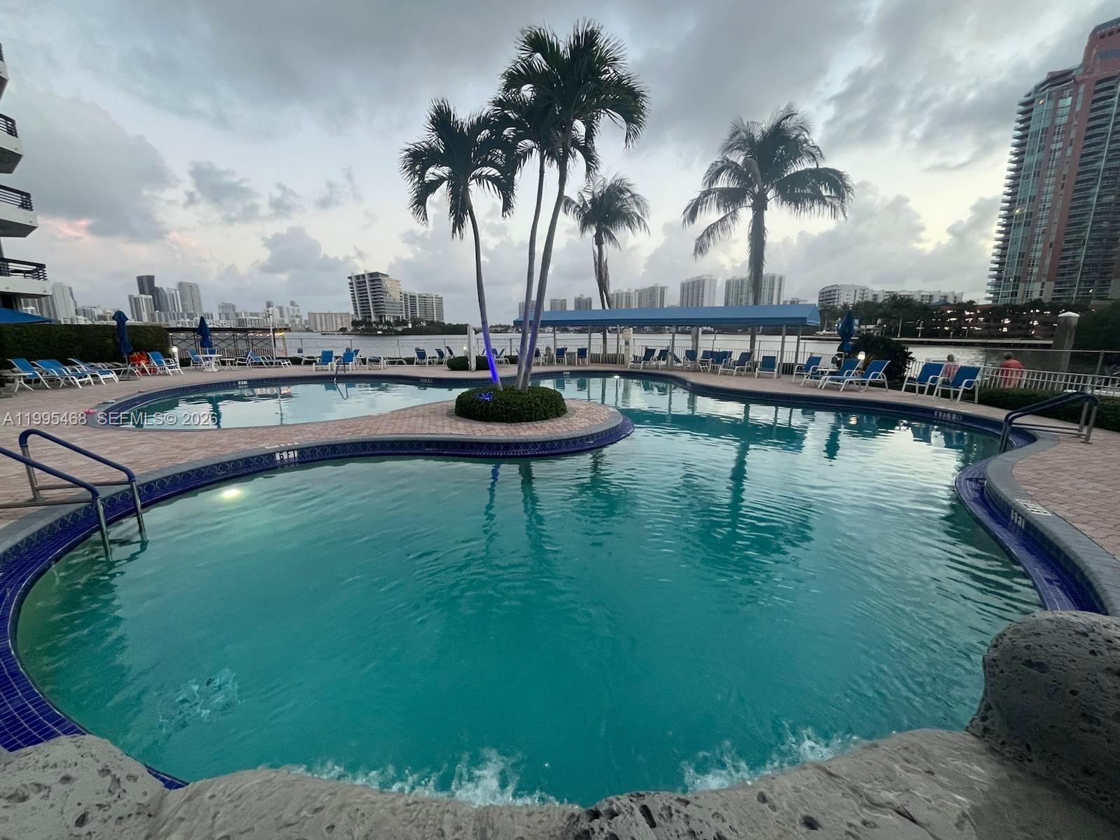 MYSTIC POINTE TOWER 500 C - Residential