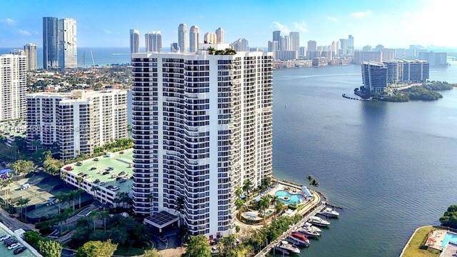 MYSTIC POINTE TOWER 500 C - Residential
