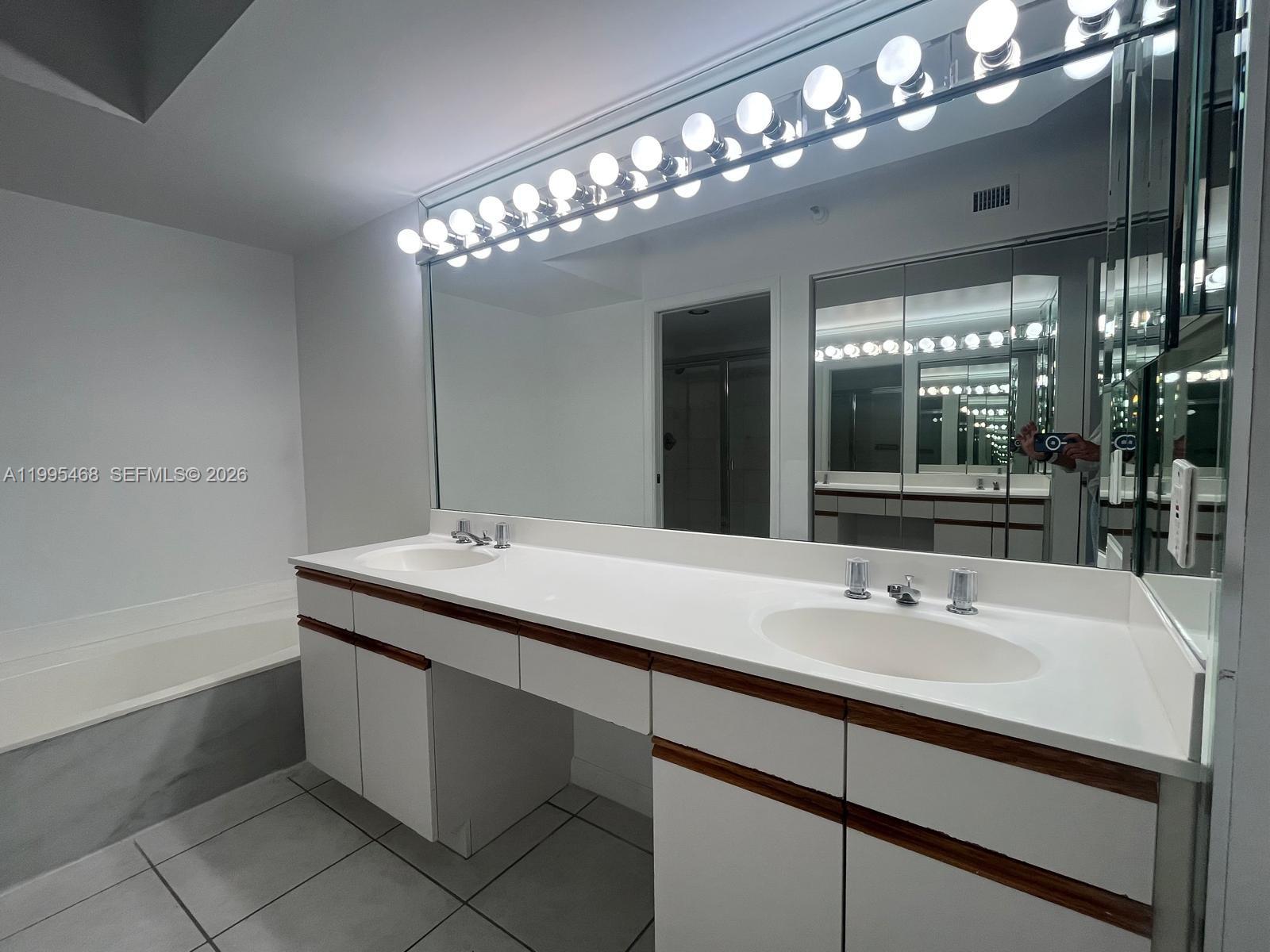 MYSTIC POINTE TOWER 500 C - Residential