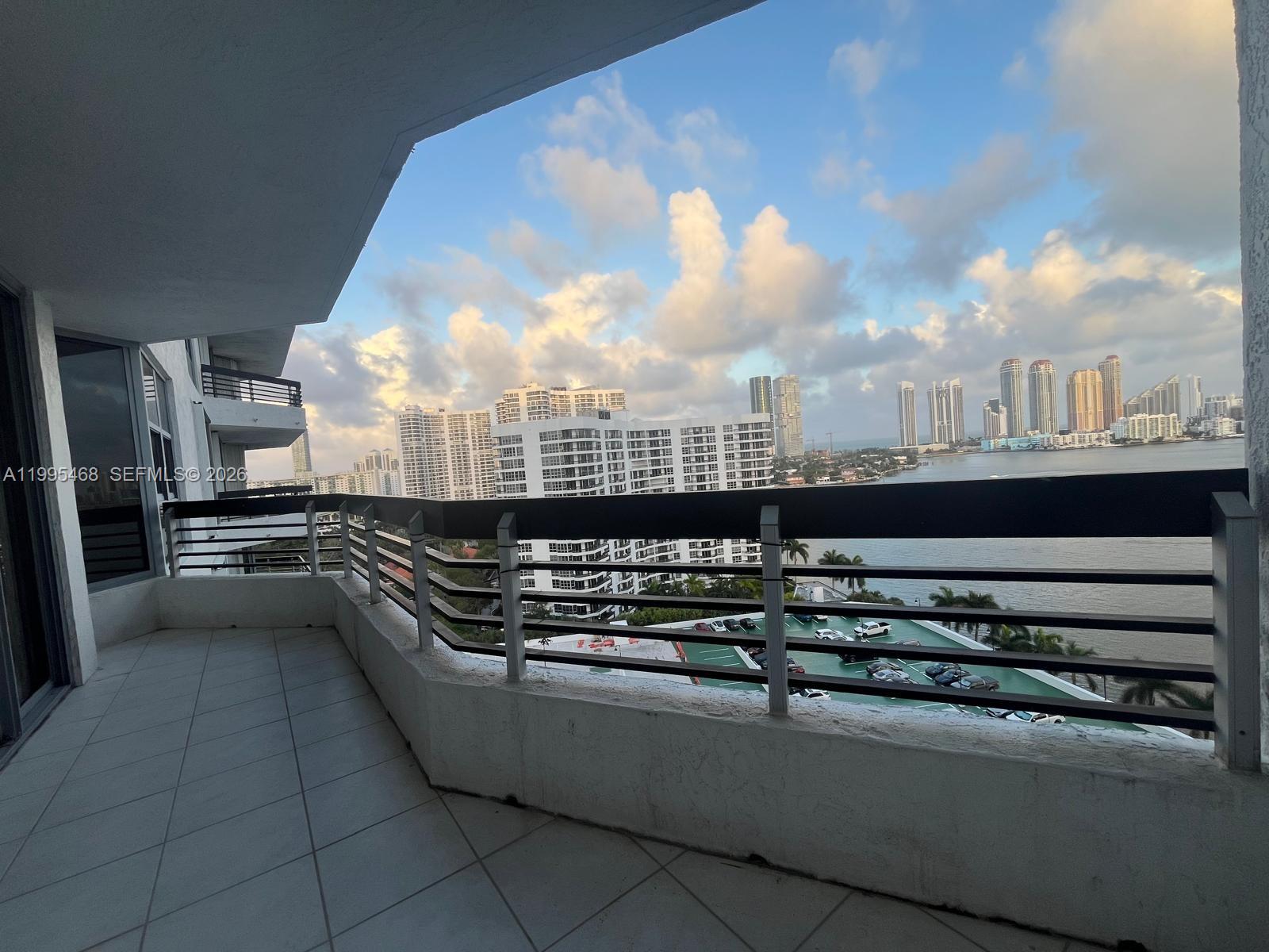 MYSTIC POINTE TOWER 500 C - Residential