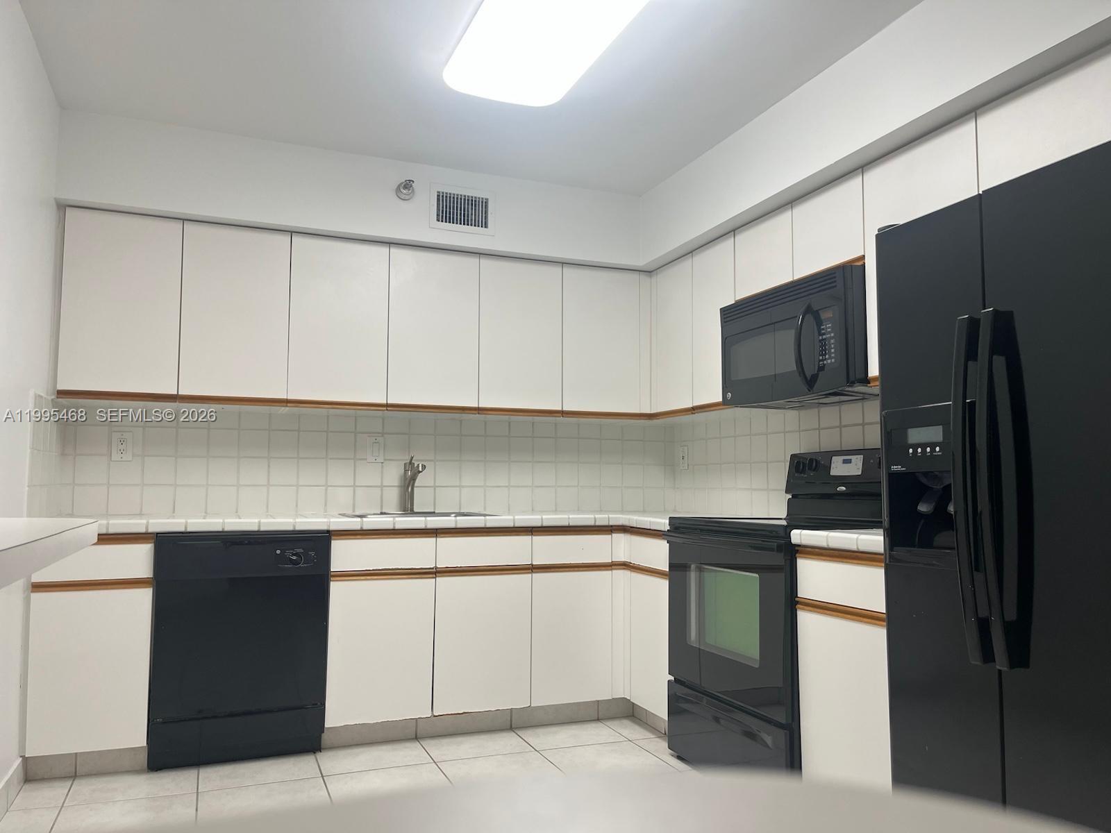 MYSTIC POINTE TOWER 500 C - Residential