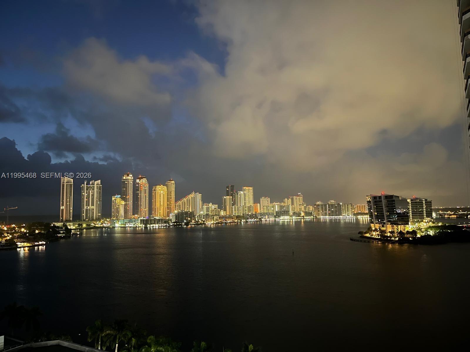 MYSTIC POINTE TOWER 500 C - Residential