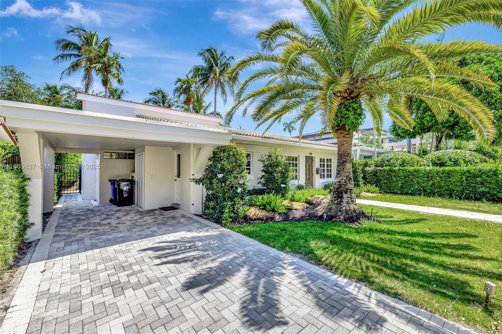 Photo of 1205 SE 11th Ct, Fort Lauderdale, FL 33316 (MLS # A11805827)