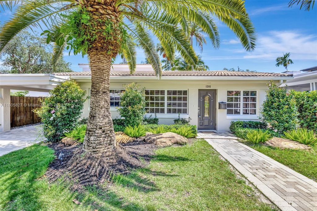 Photo of 1205 SE 11th Ct, Fort Lauderdale, FL 33316 (MLS # A11805827)
