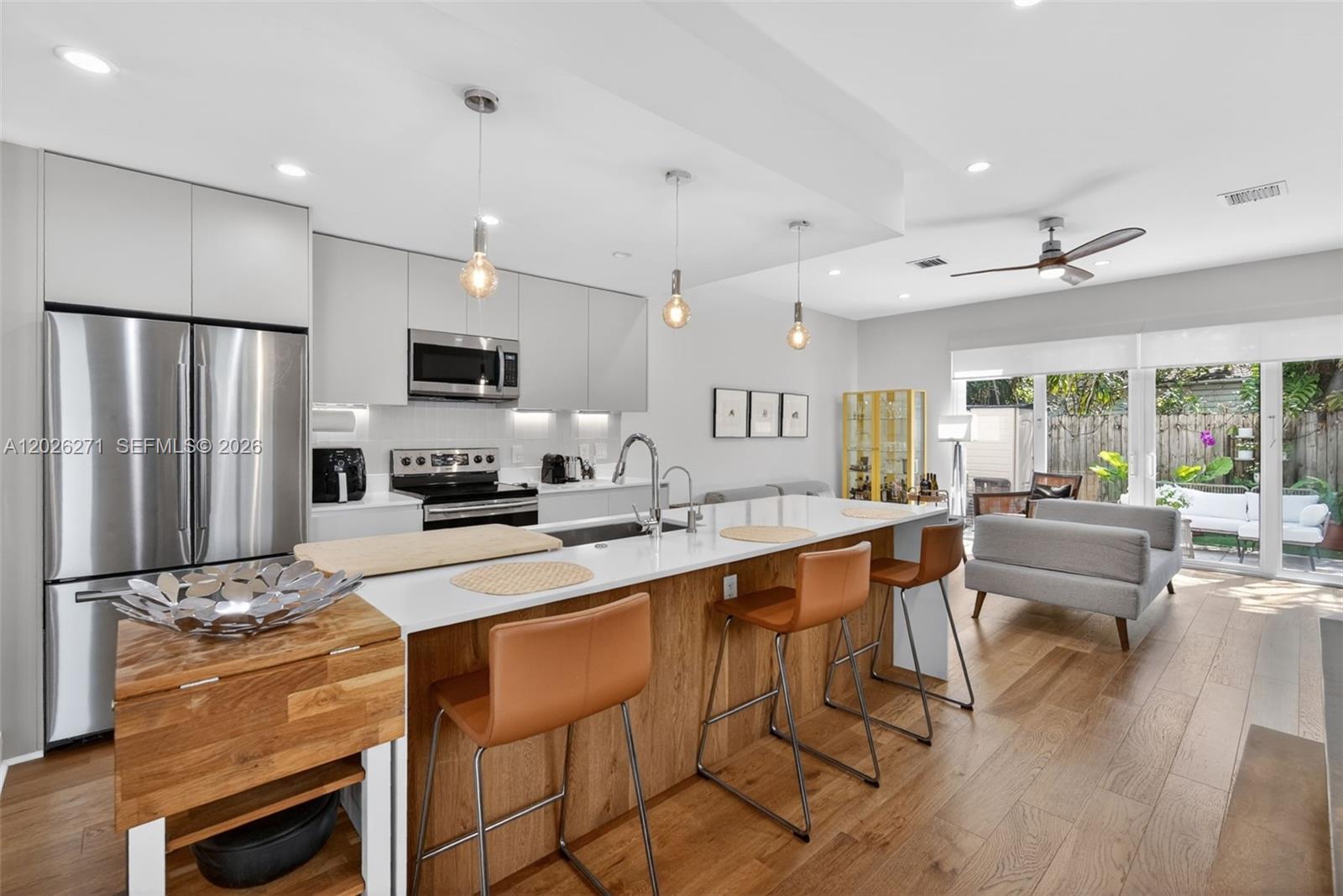 560 SW 6th Ave