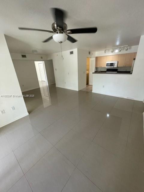 EMERALD ISLE AT LAGUNA LA - Residential Lease