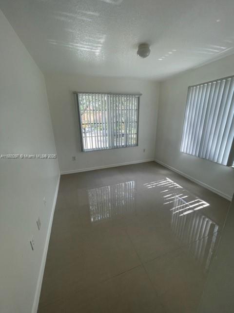 EMERALD ISLE AT LAGUNA LA - Residential Lease