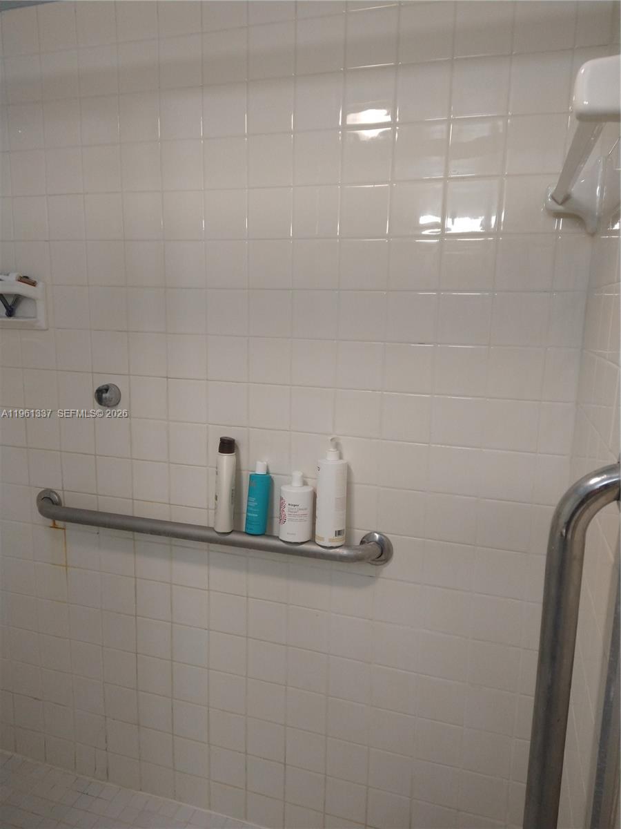 OAK PATHS CONDO - Residential