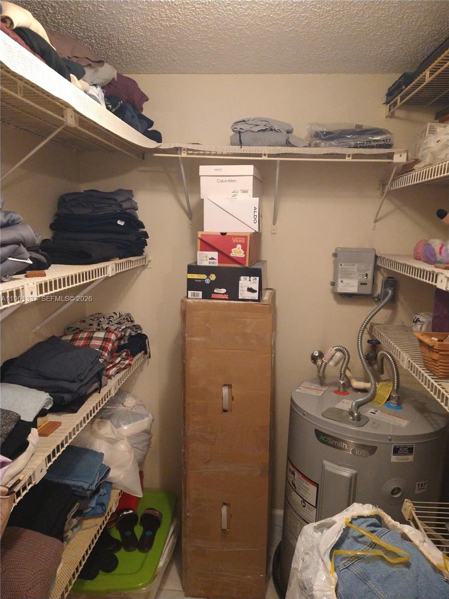 OAK PATHS CONDO - Residential