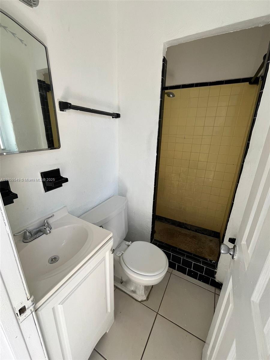 BROWARD MANOR OF HOLLYWOO - Residential Lease