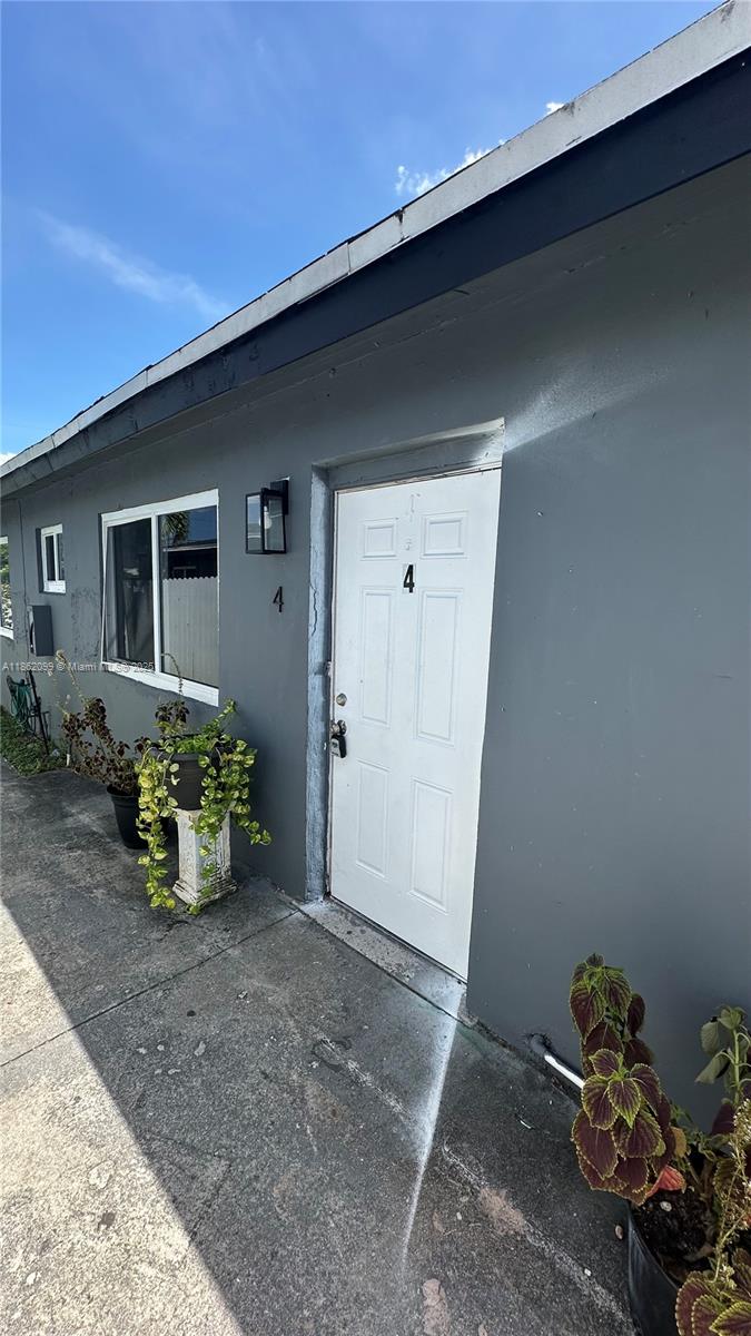 This spacious 2-bedroom, 1-bath unit is freshly painted and ready for immediate occupancy. Enjoy modern comforts including impact windows, tile flooring throughout, and a private laundry room with washer and dryer inside the unit.
The community offers a secure fenced setting with a large open backyard, plus two dedicated tandem parking spaces and additional street parking for guests.
Perfectly located just west of I-95 and south of Oakland Park Blvd., the property sits on a quiet dead-end street near Oswald Park, Easterlin Park, Royal Palm Park, Stunson Nature Park, and Oakland Bark Dog Park.
The owner welcomes pets (with deposit) and the approval process is fast and straightforward—no minimum credit score required. With all documents submitted, approval can be completed same day.