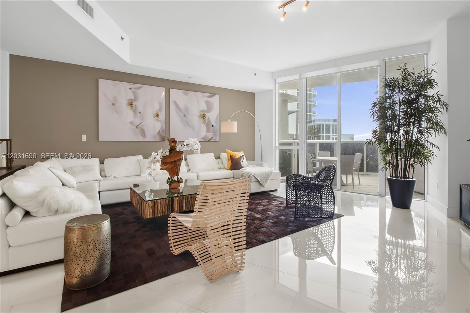 15811 Collins Ave 403