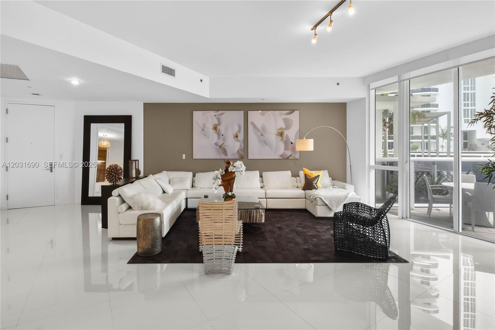 15811 Collins Ave 403