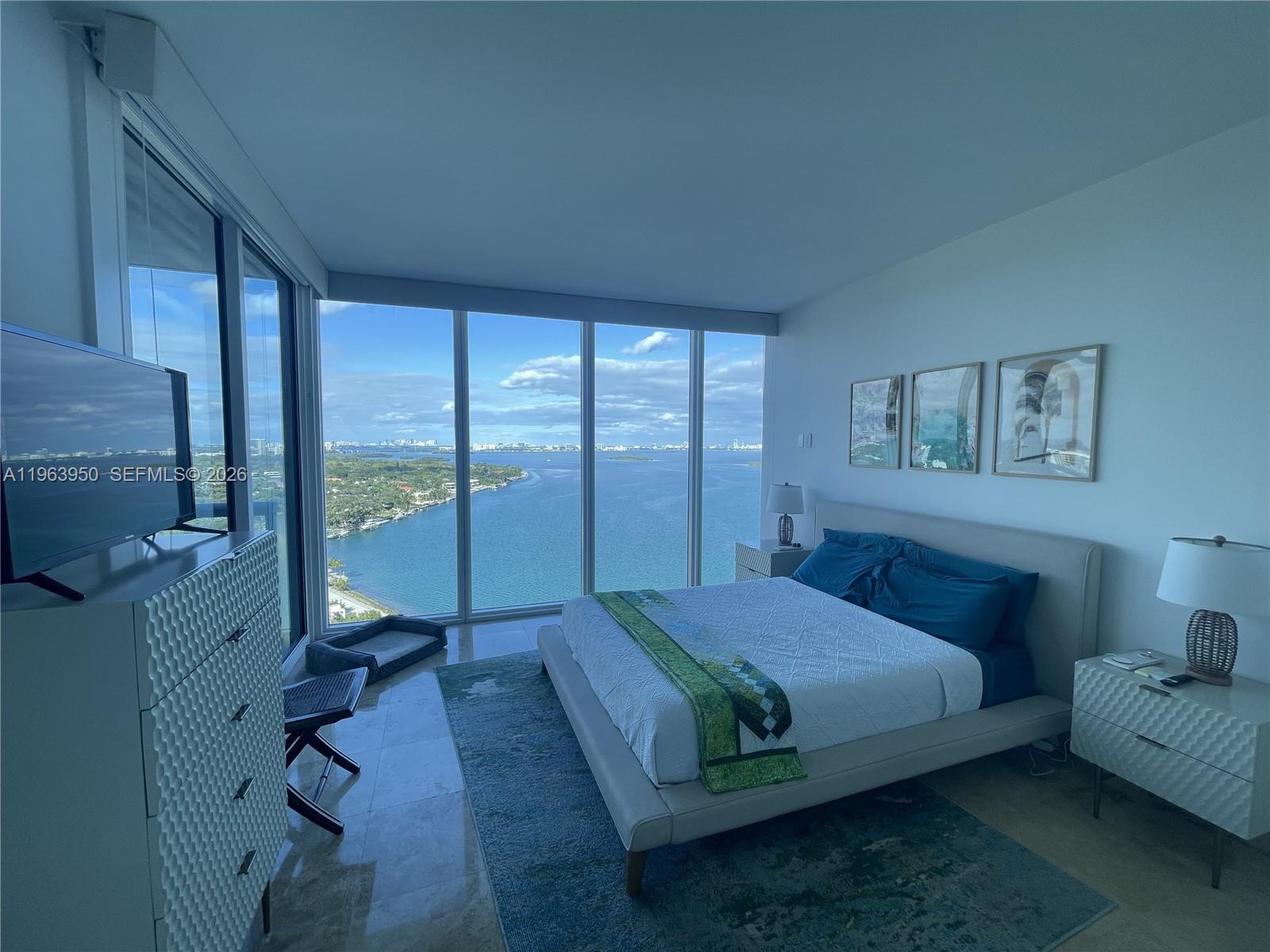 BLUE CONDO - Residential