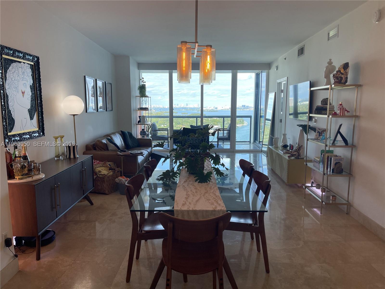 BLUE CONDO - Residential