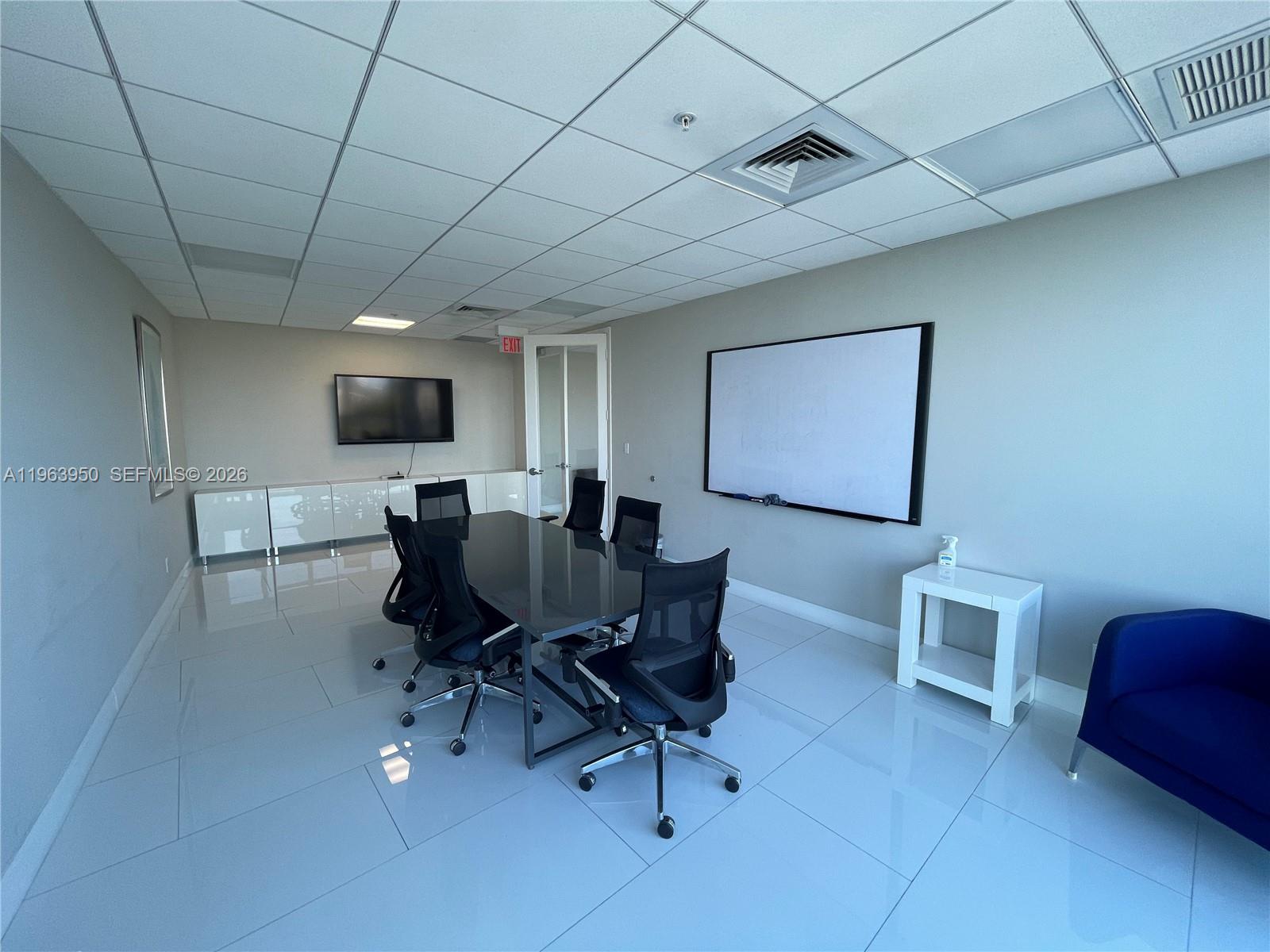 BLUE CONDO - Residential