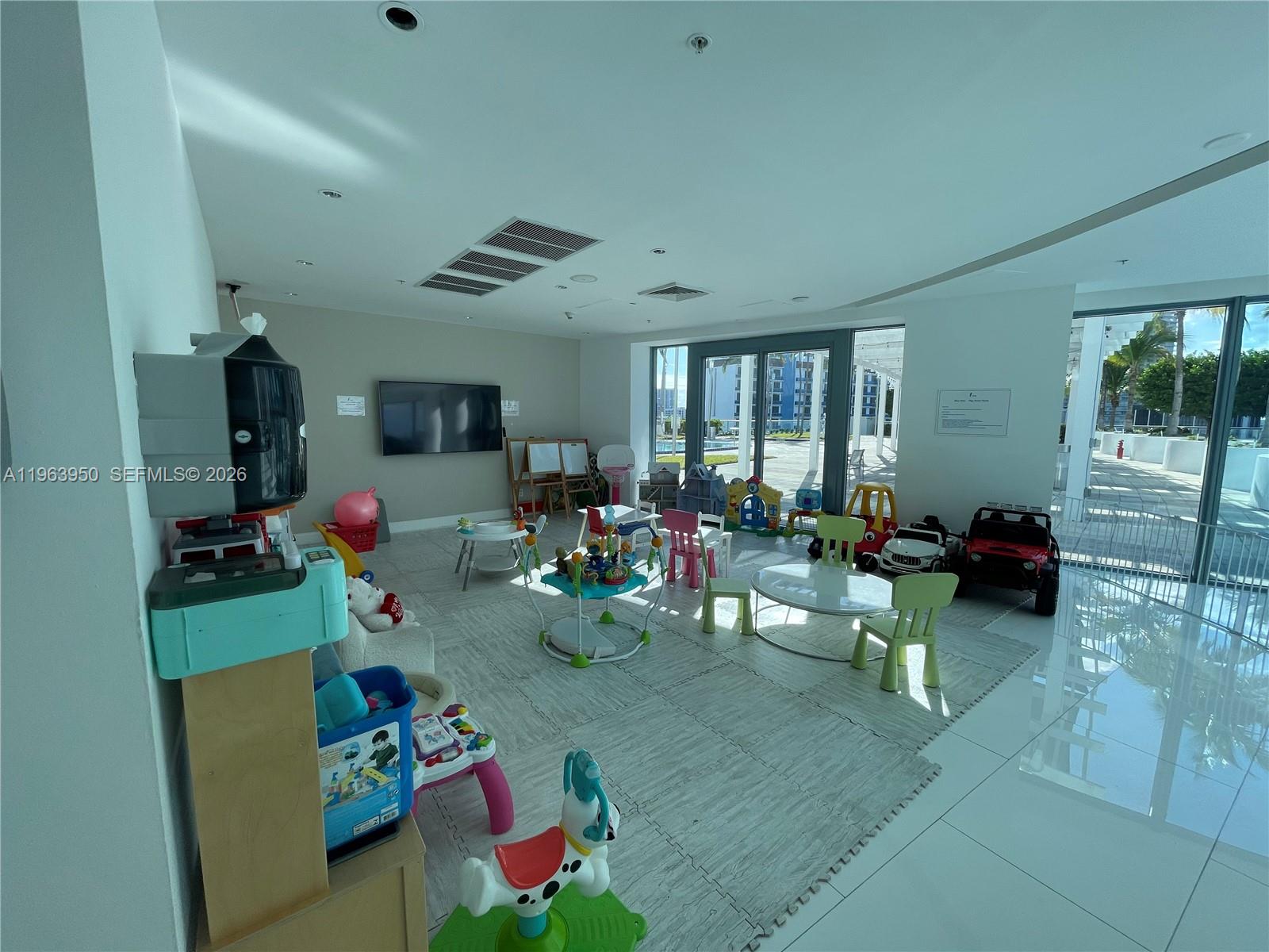 BLUE CONDO - Residential