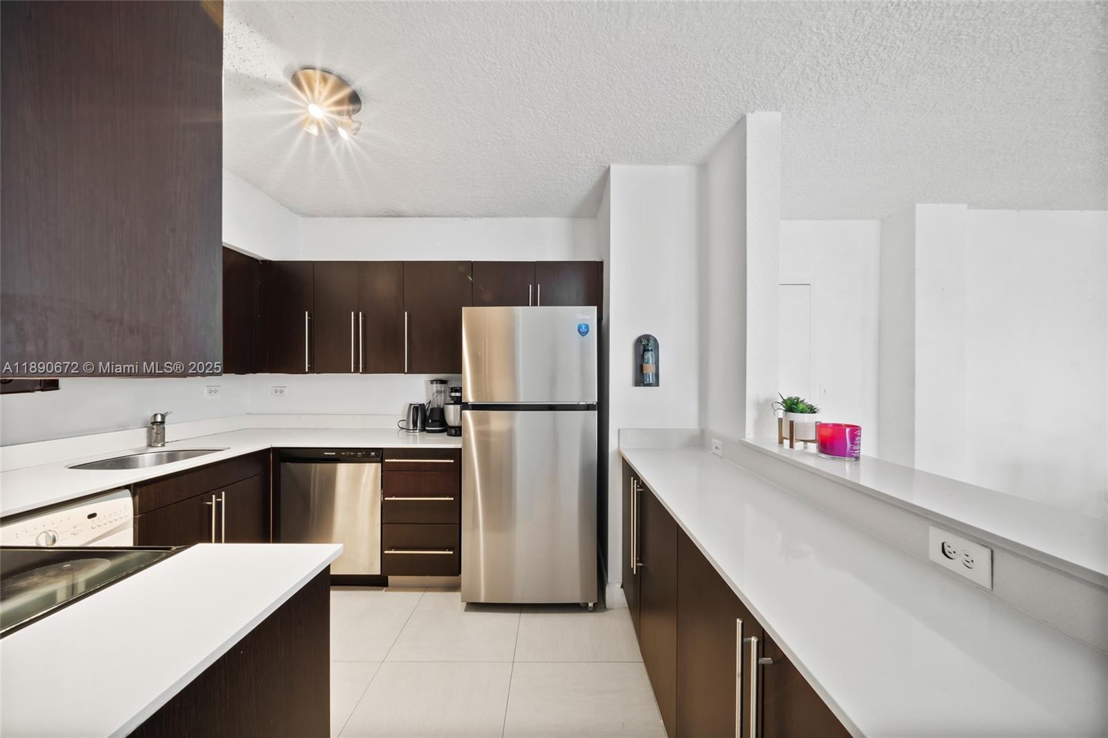 FLAMINGO SOUTH BEACH I CO - Residential